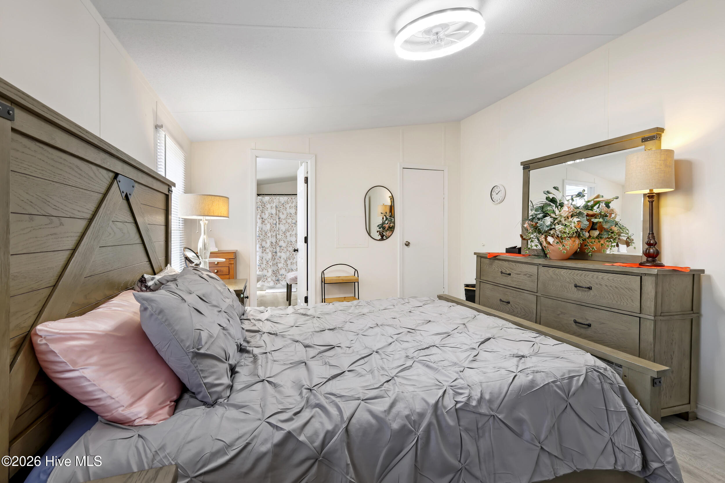 100564422 | Photo 14