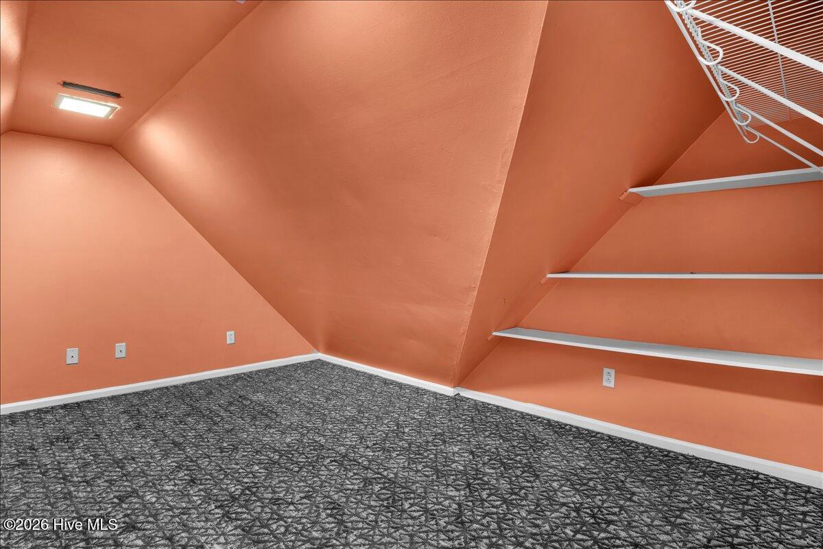 100566130 | Photo 33