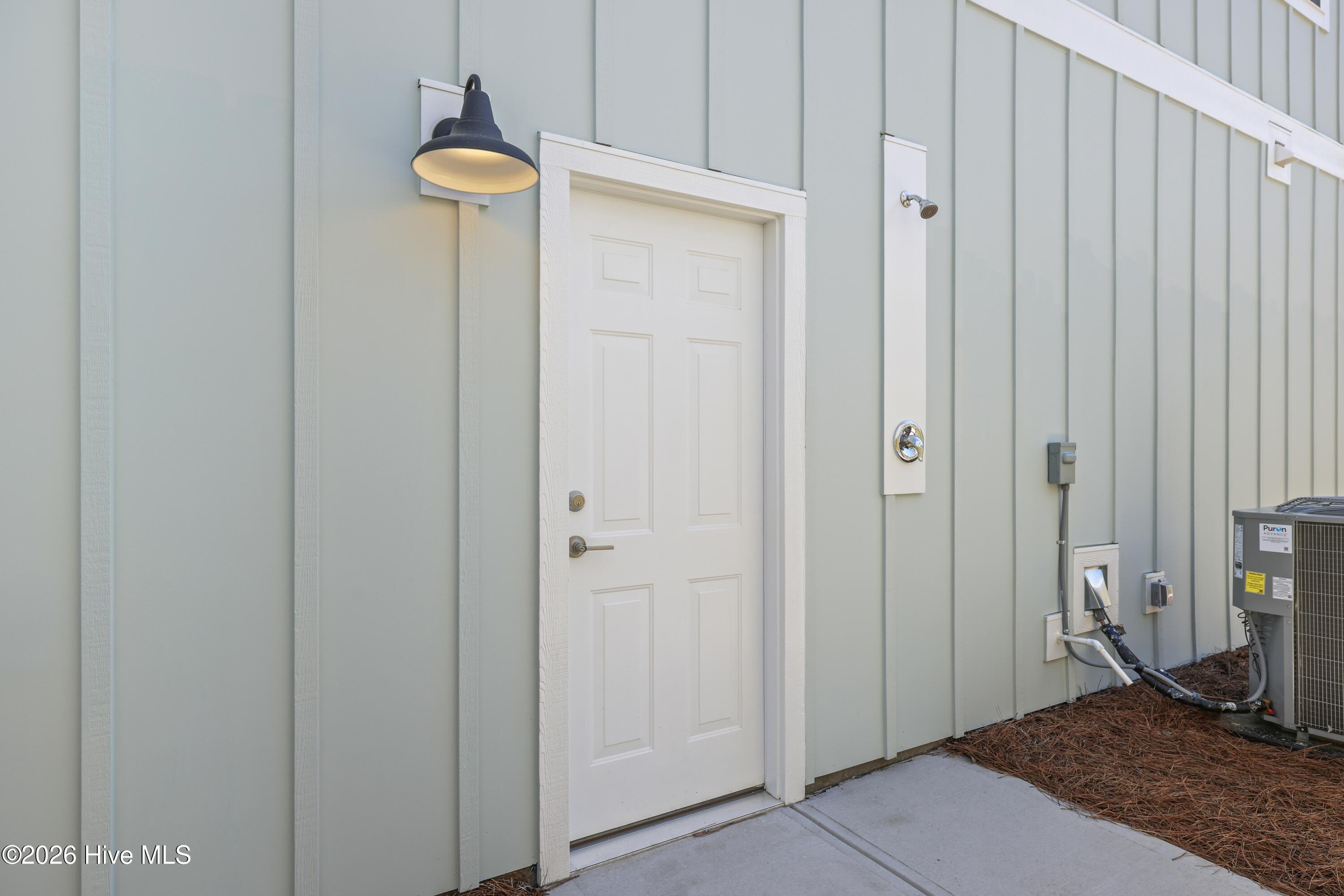 100561873 | Photo 56