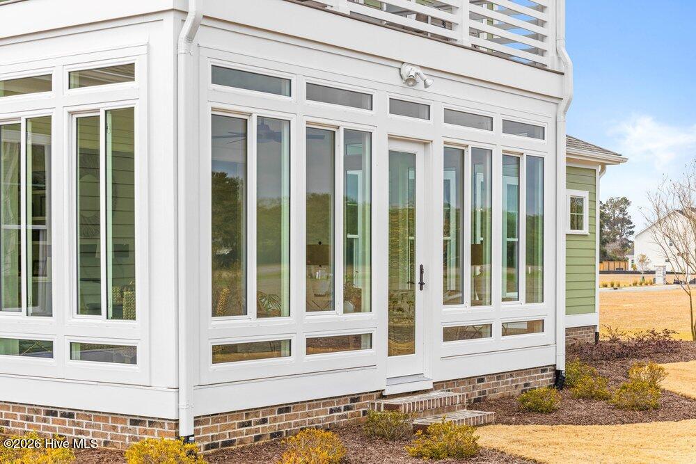 100568013 | Photo 60