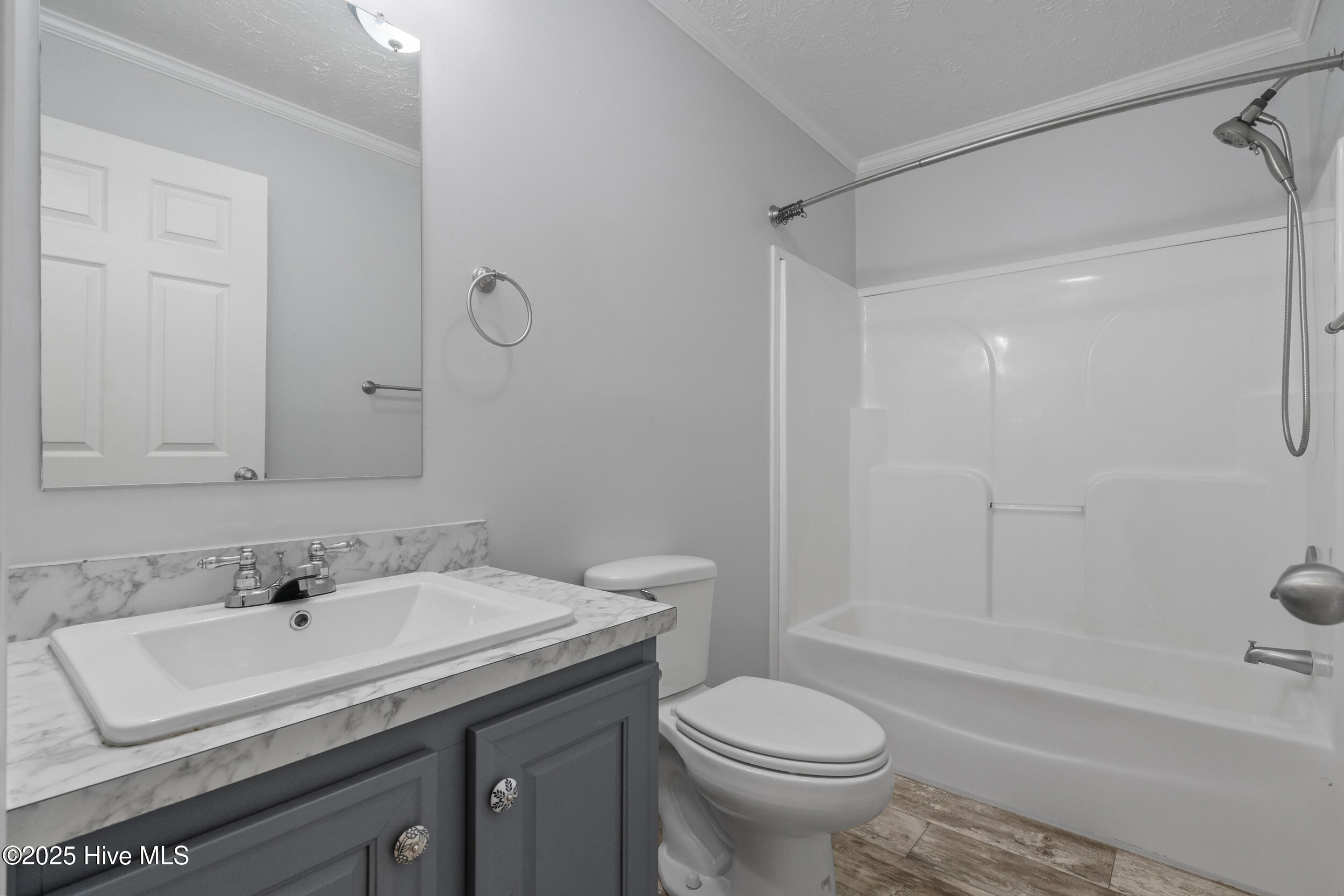 100510798 | Photo 25