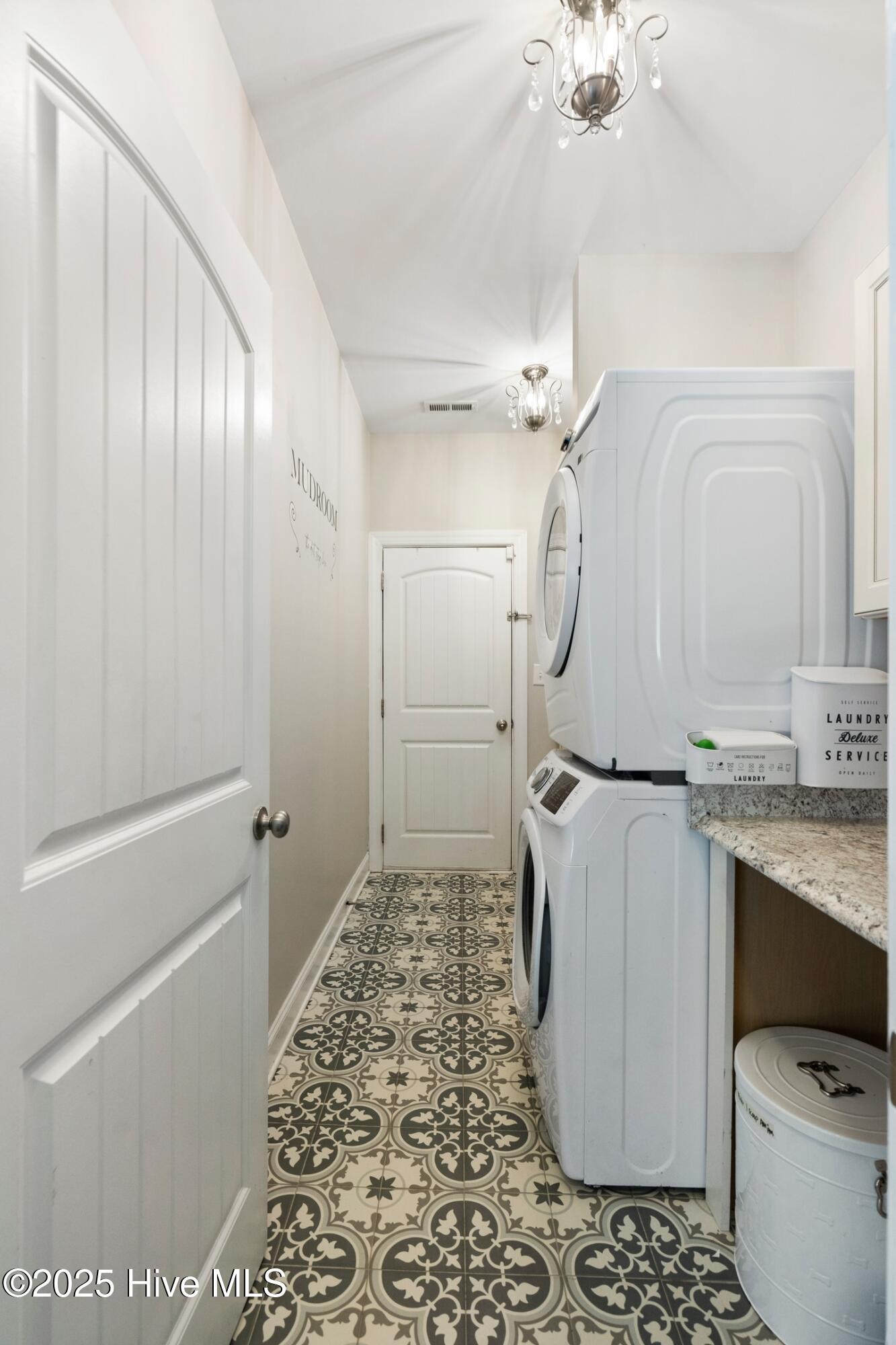 100532495 | Photo 27