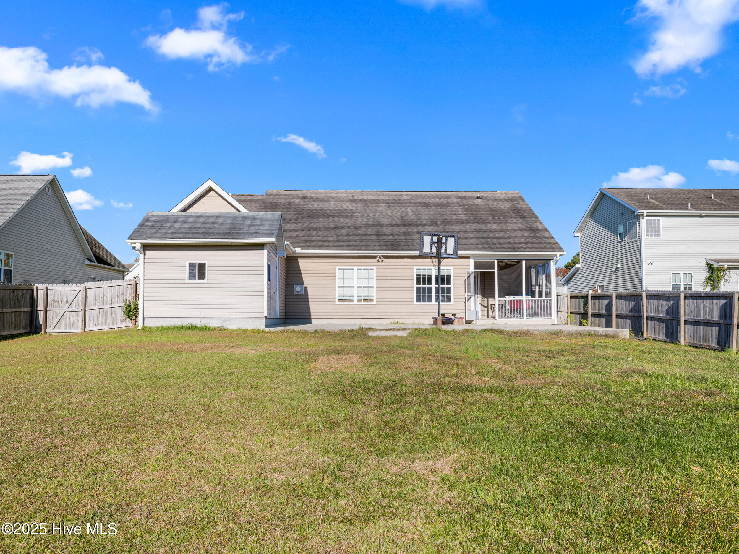 100536146 | Photo 26