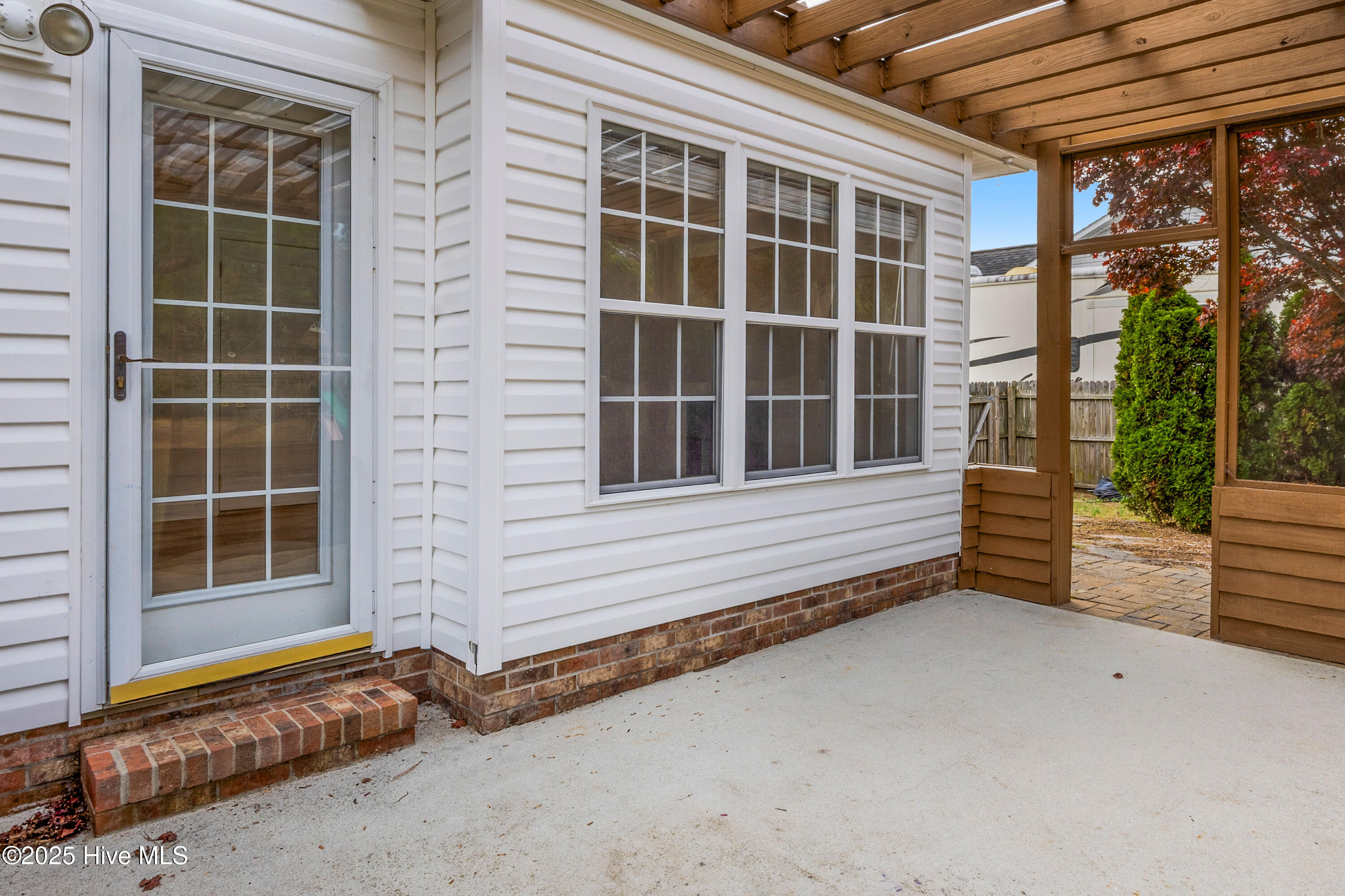 100546645 | Photo 54