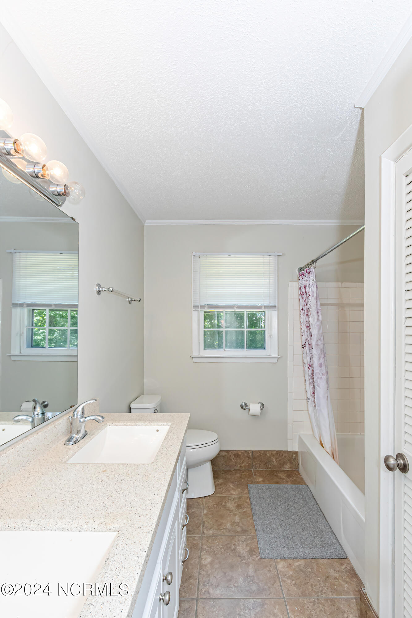 100448019 | Photo 32