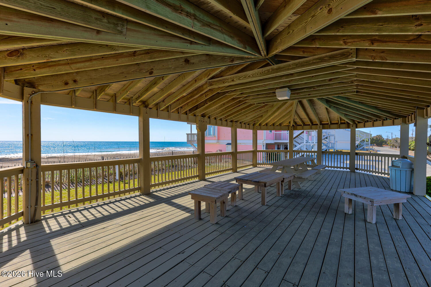 100569348 | Photo 41