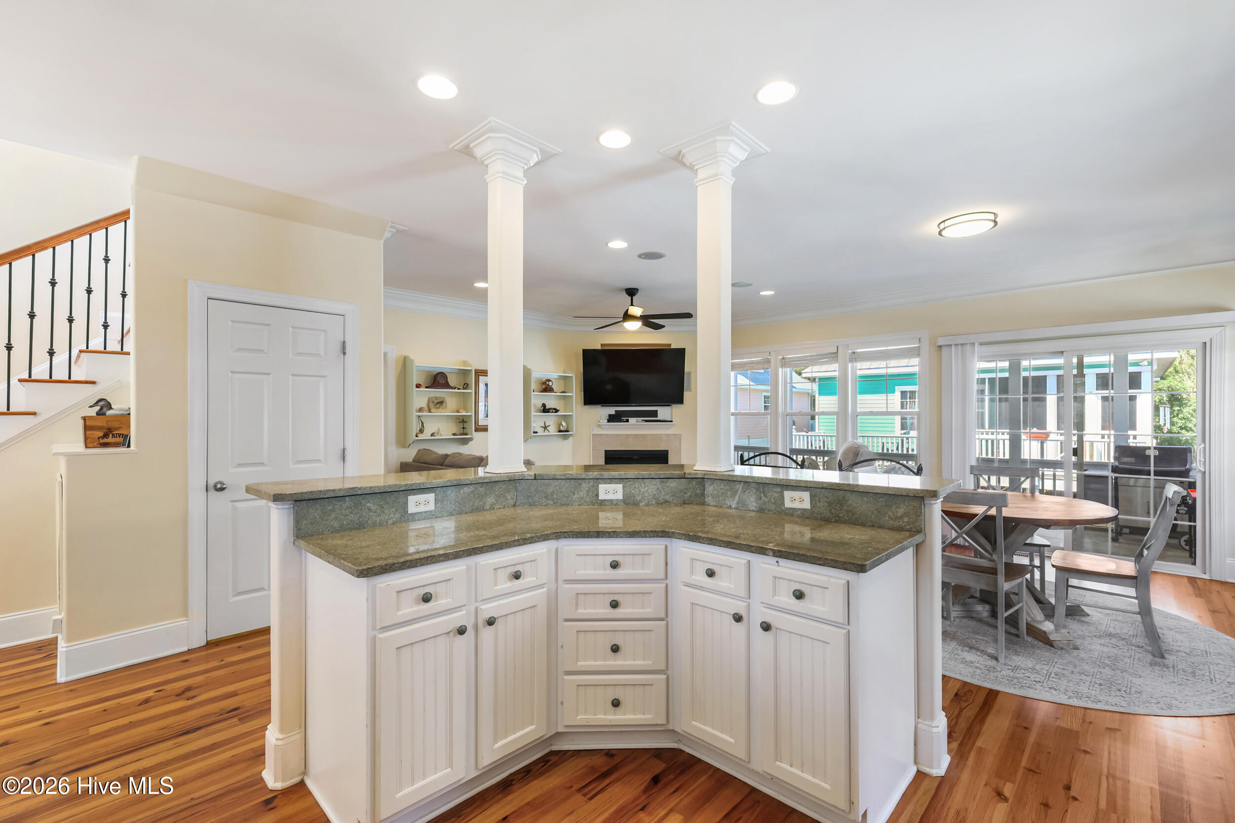 100568478 | Photo 14