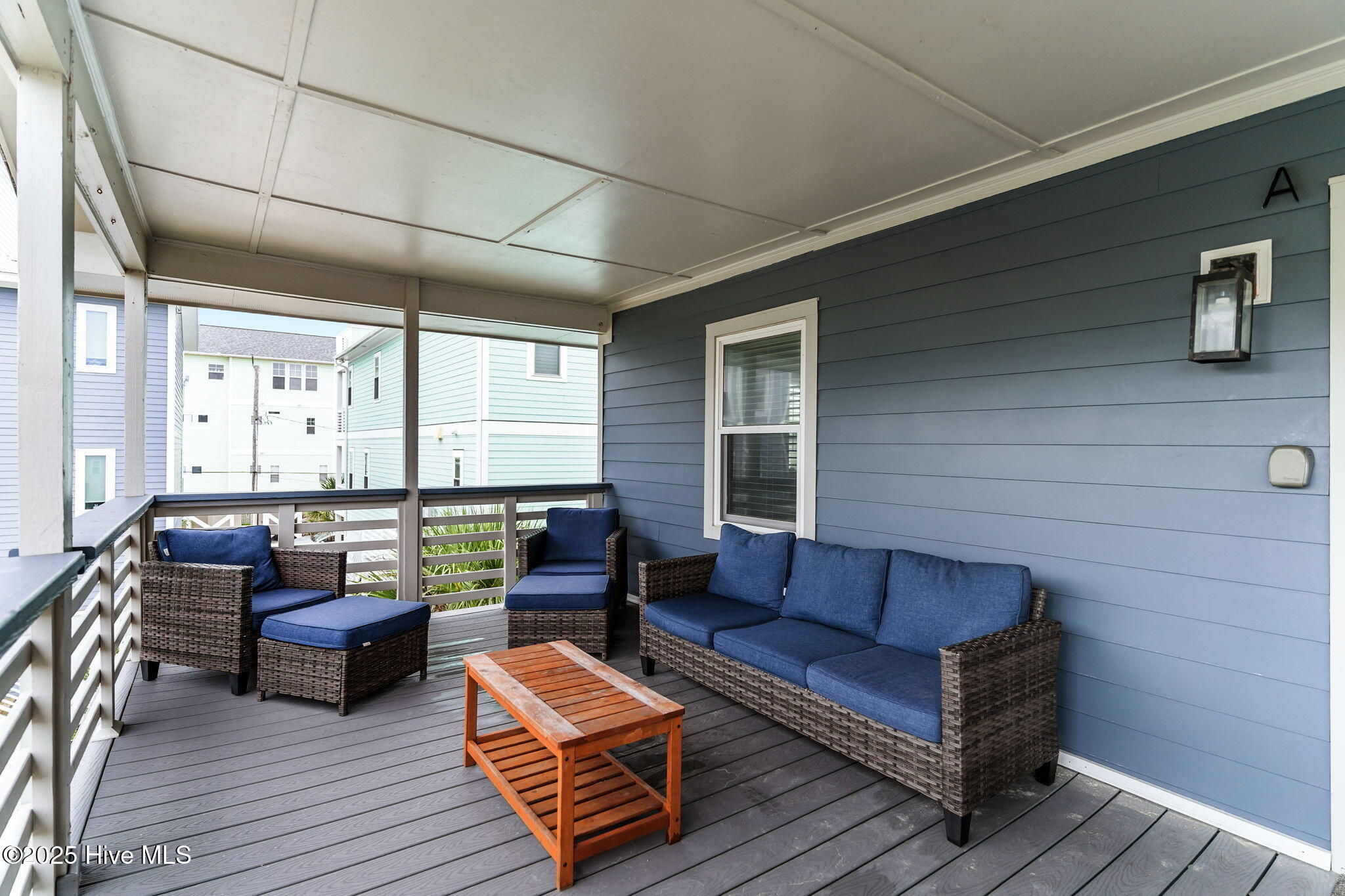 100526073 | Photo 27