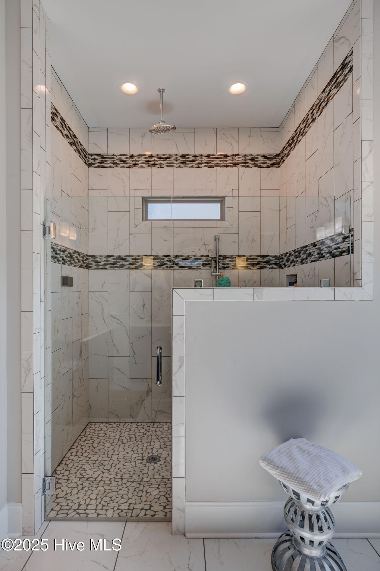 100550746 | Photo 41