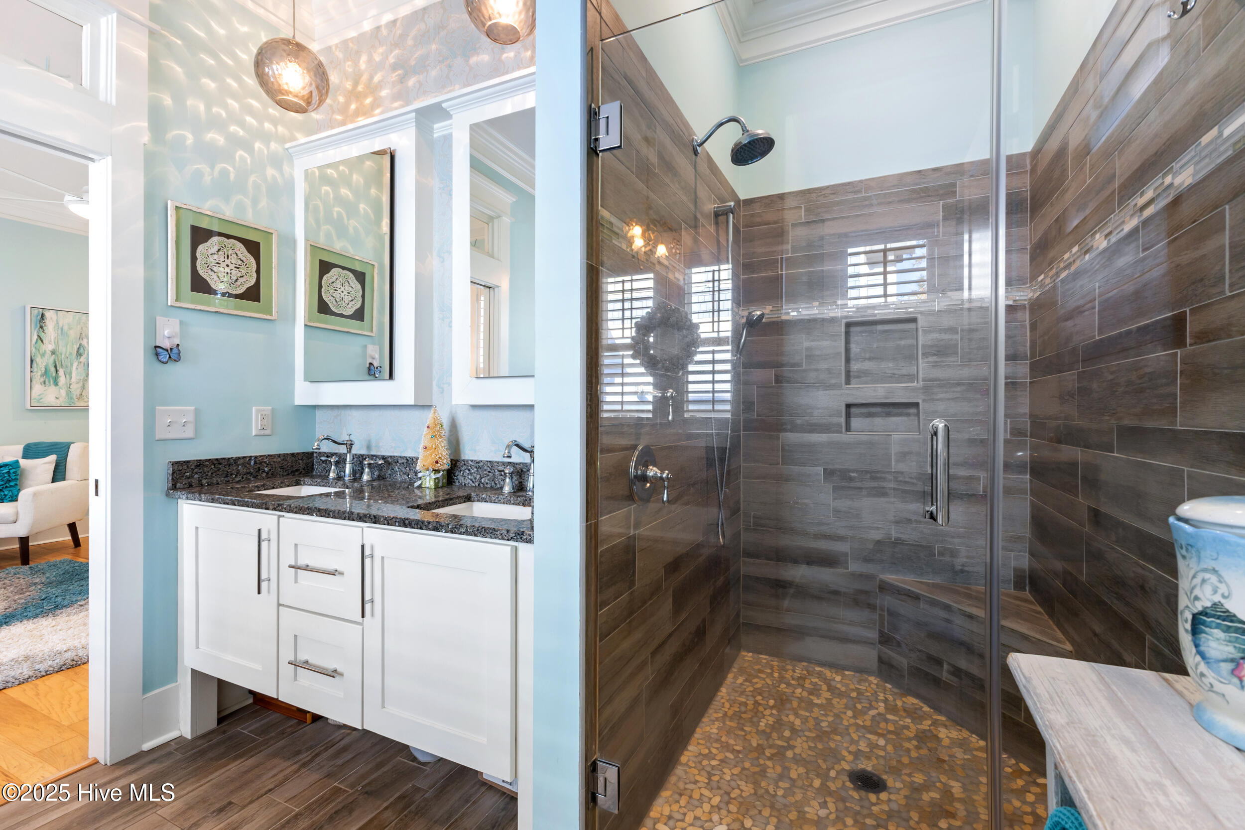 100543179 | Photo 34