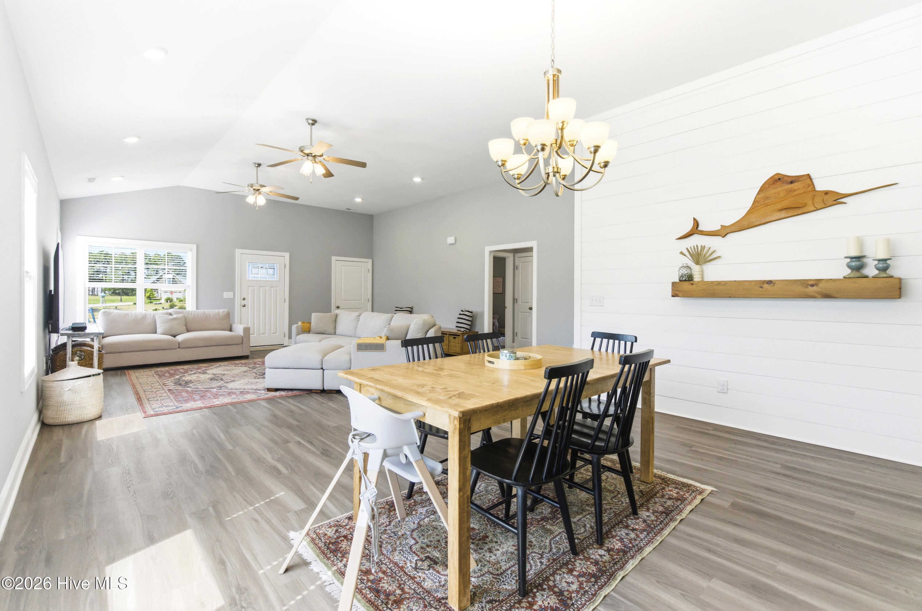 100568018 | Photo 20