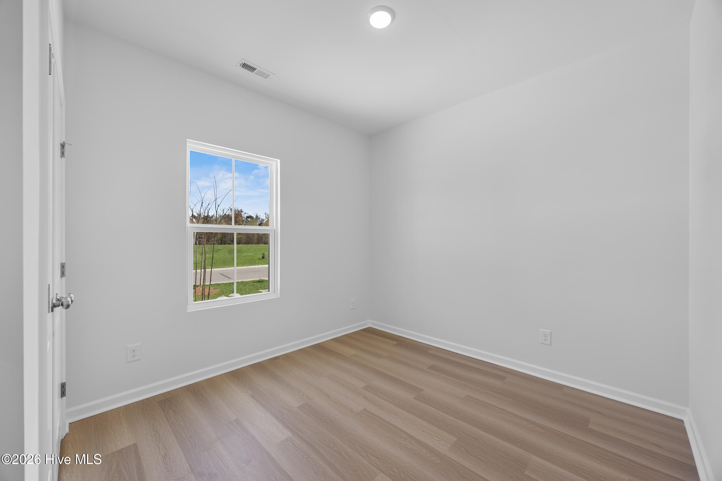 100549862 | Photo 18