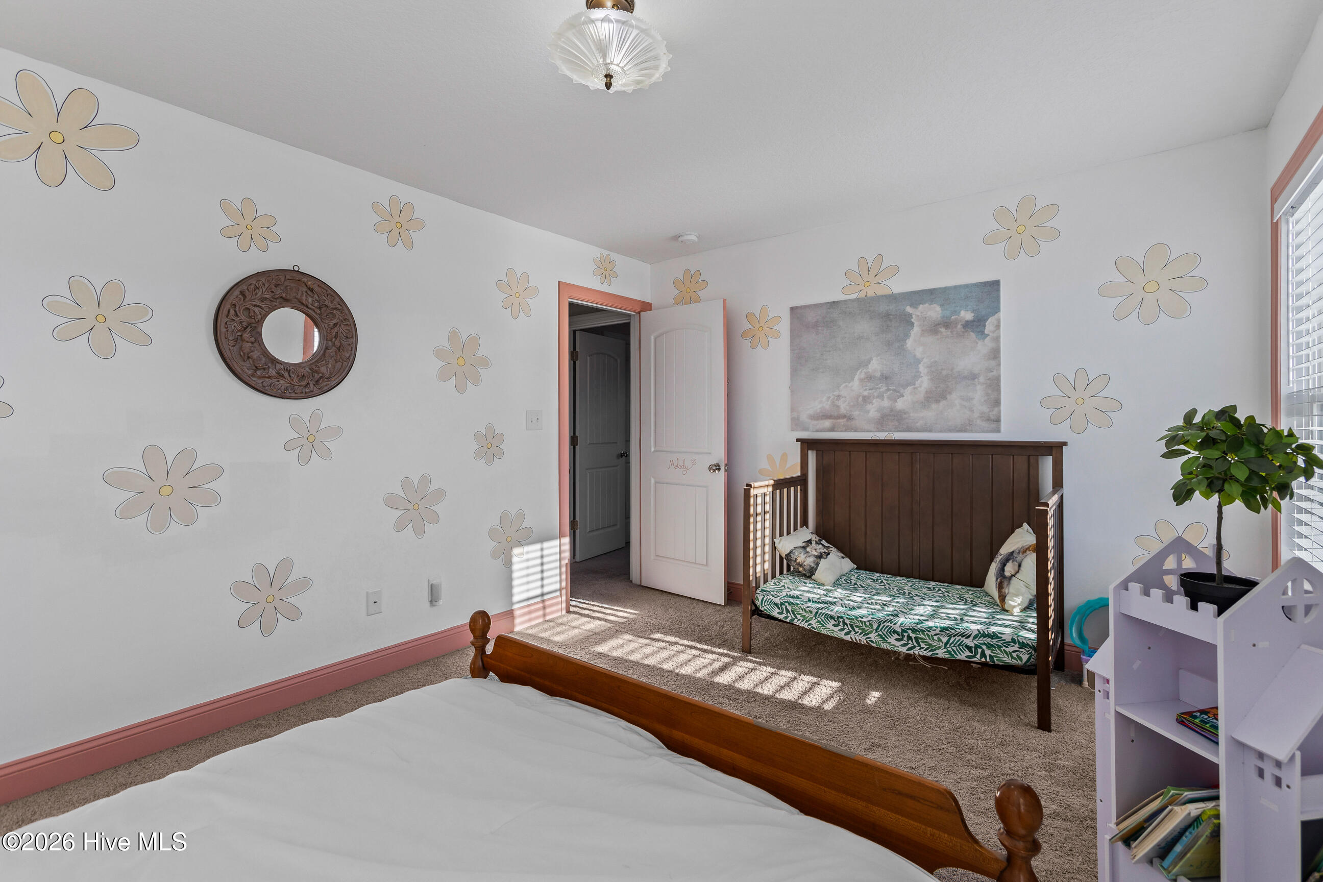 100561419 | Photo 32