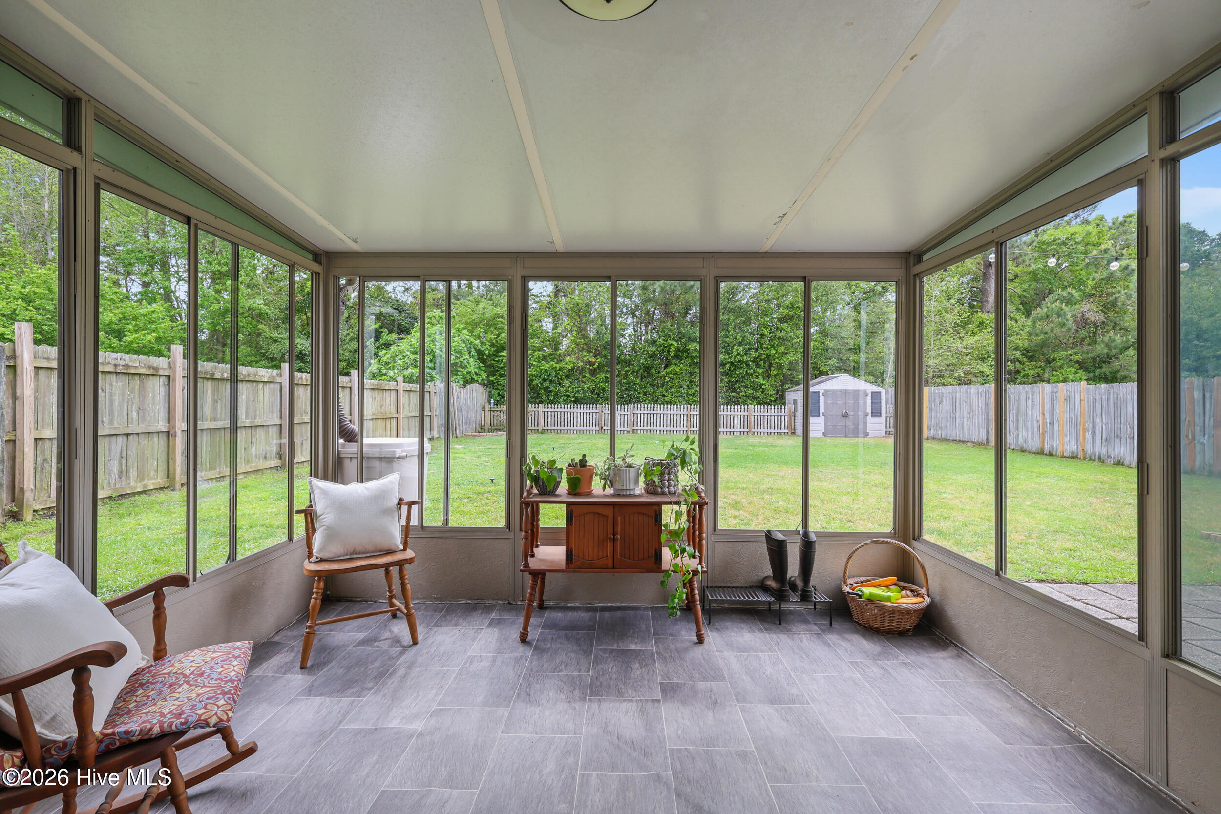 100565857 | Photo 23