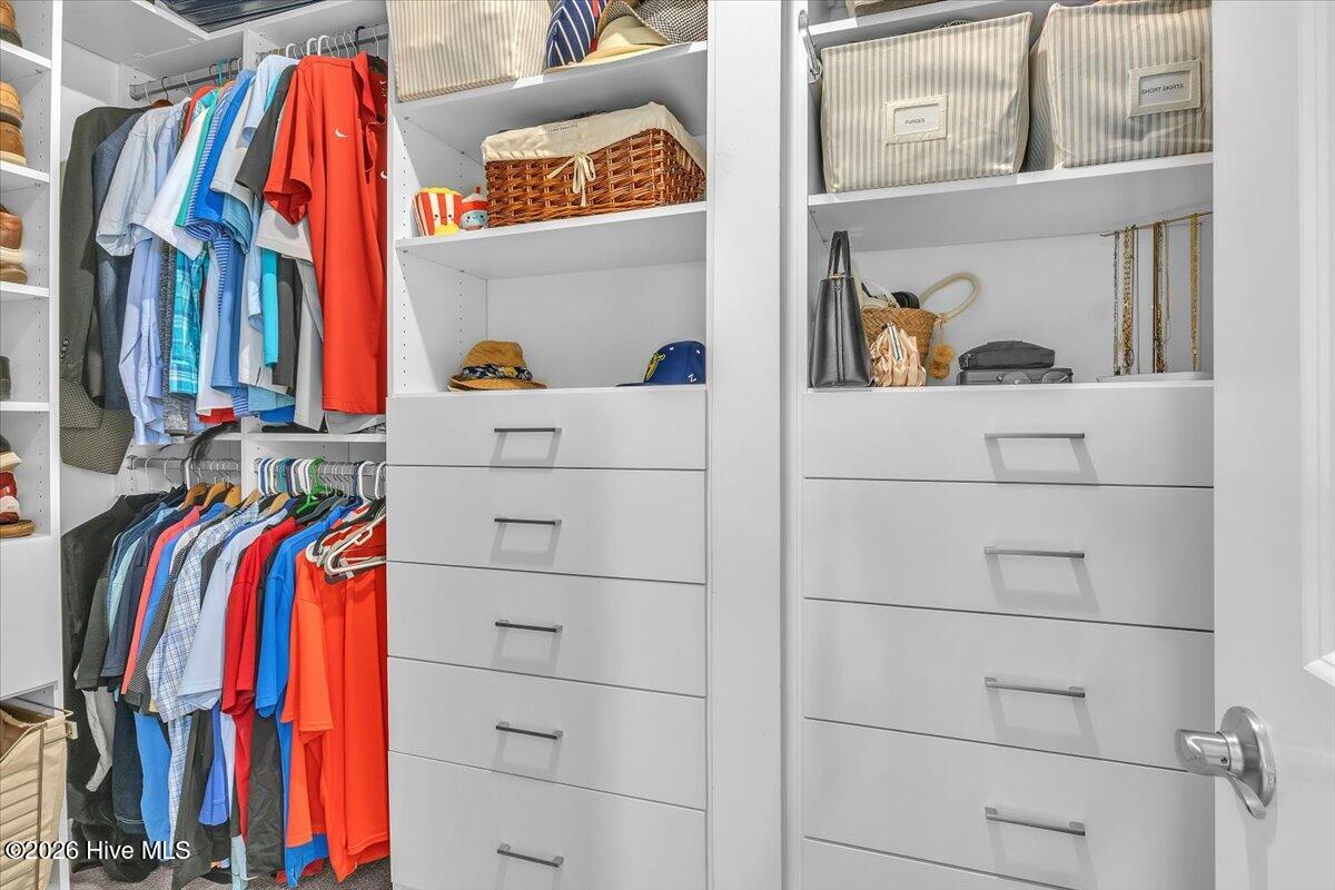 100569276 | Photo 31