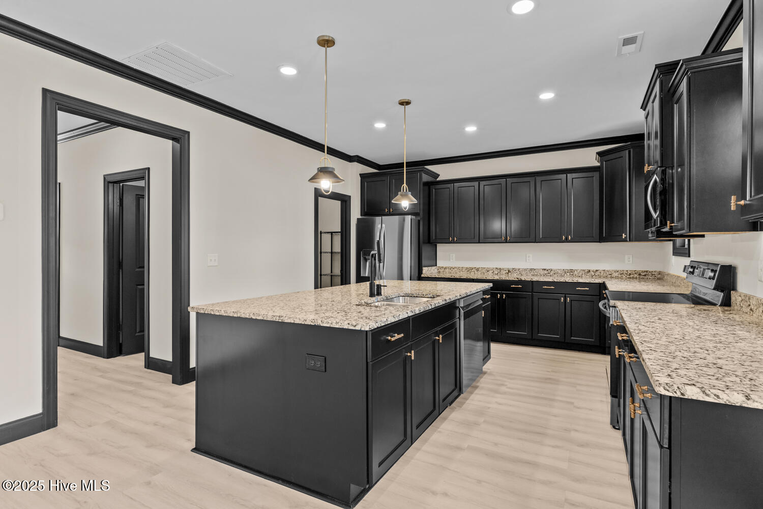 100536323 | Photo 15