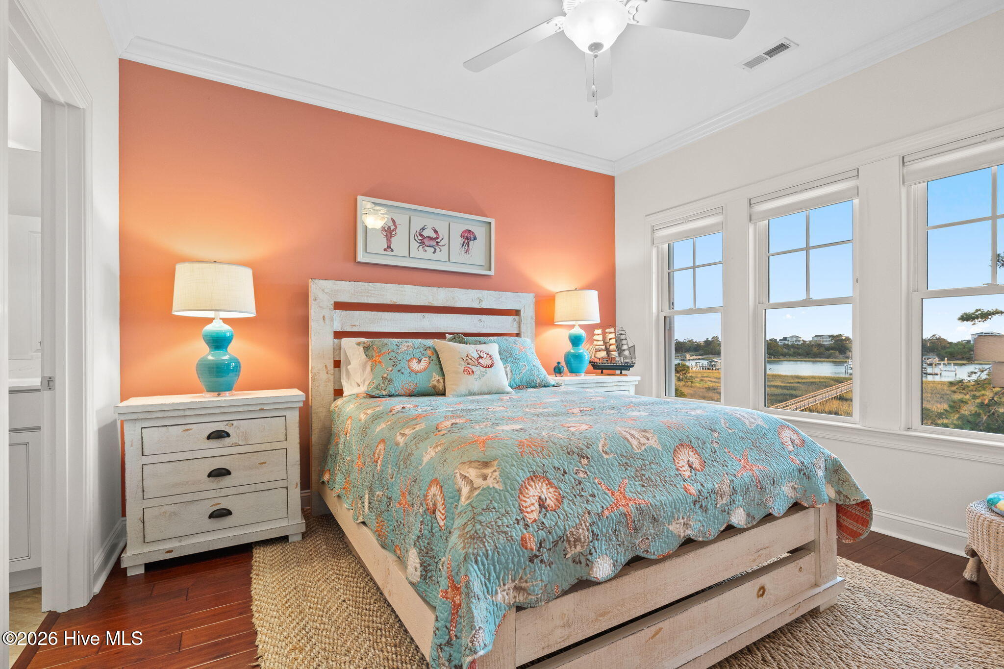 100549947 | Photo 44