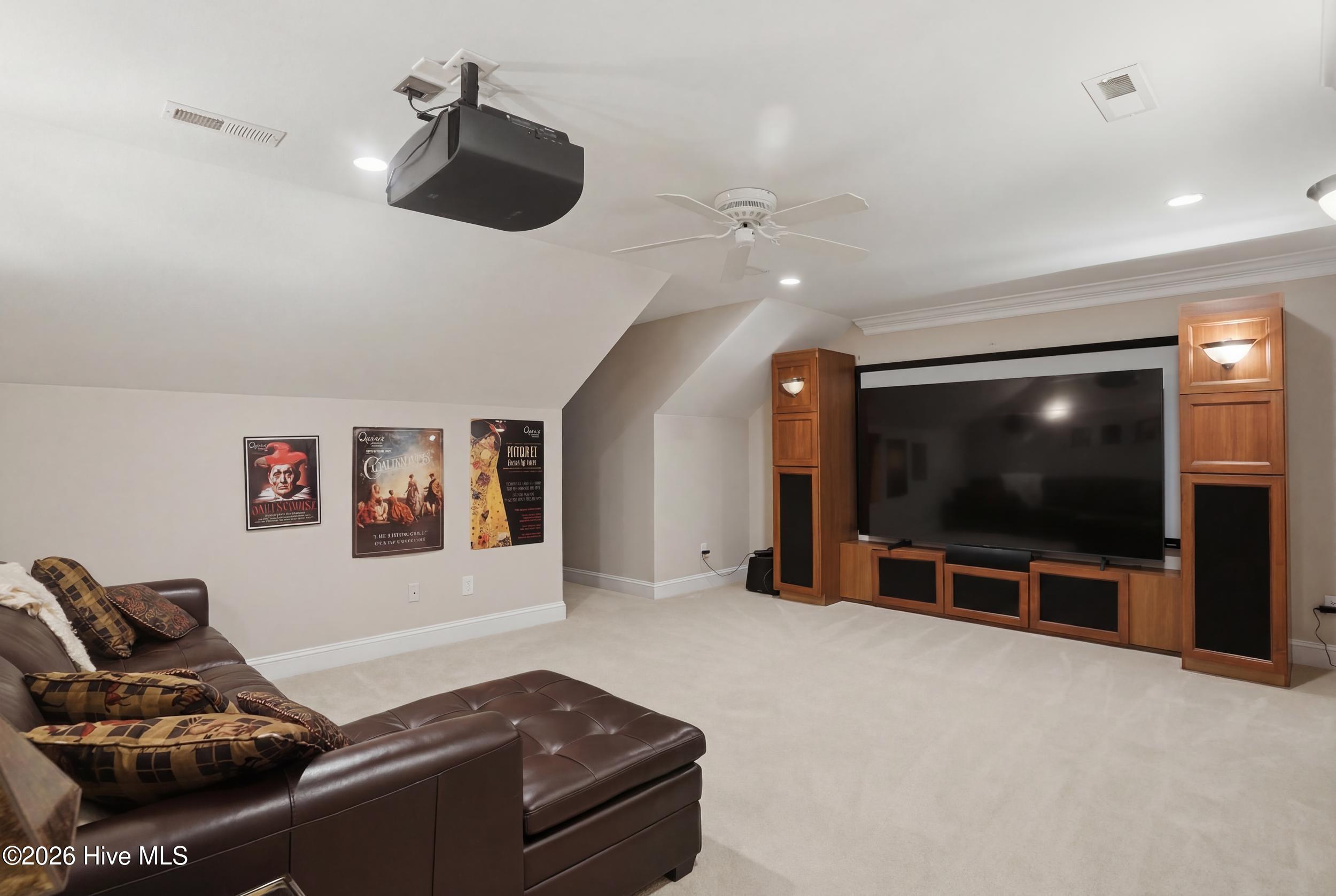 100563171 | Photo 38