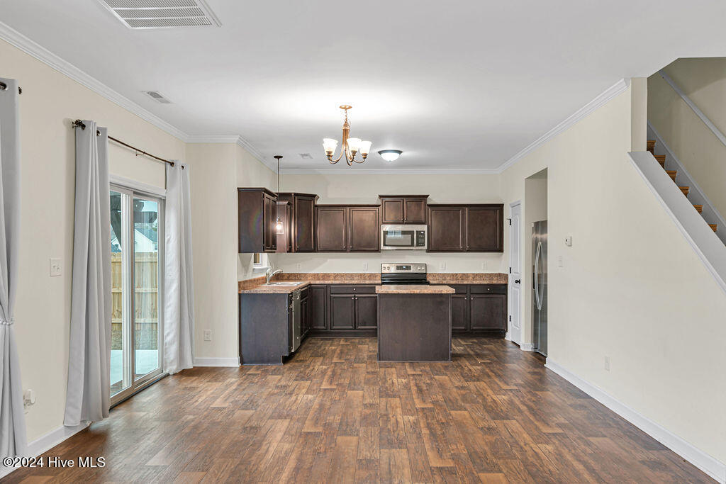 100565777 | Photo 10