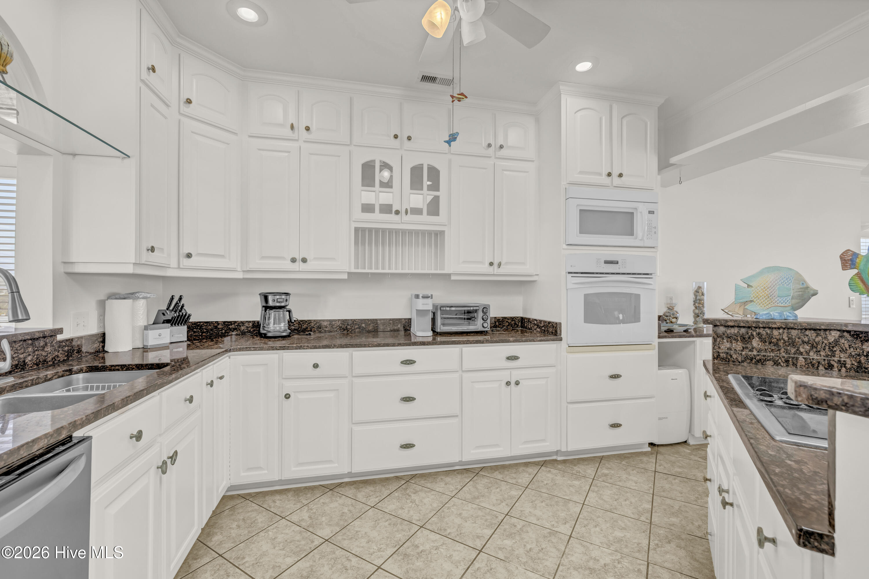 100558701 | Photo 18