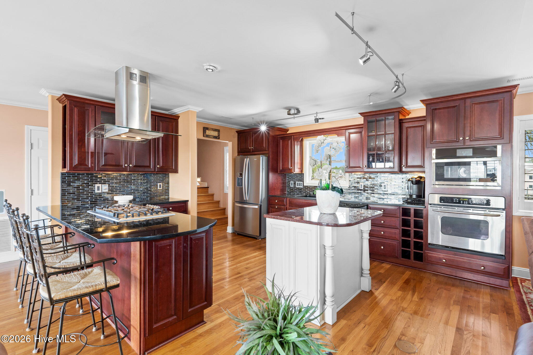 100570592 | Photo 15