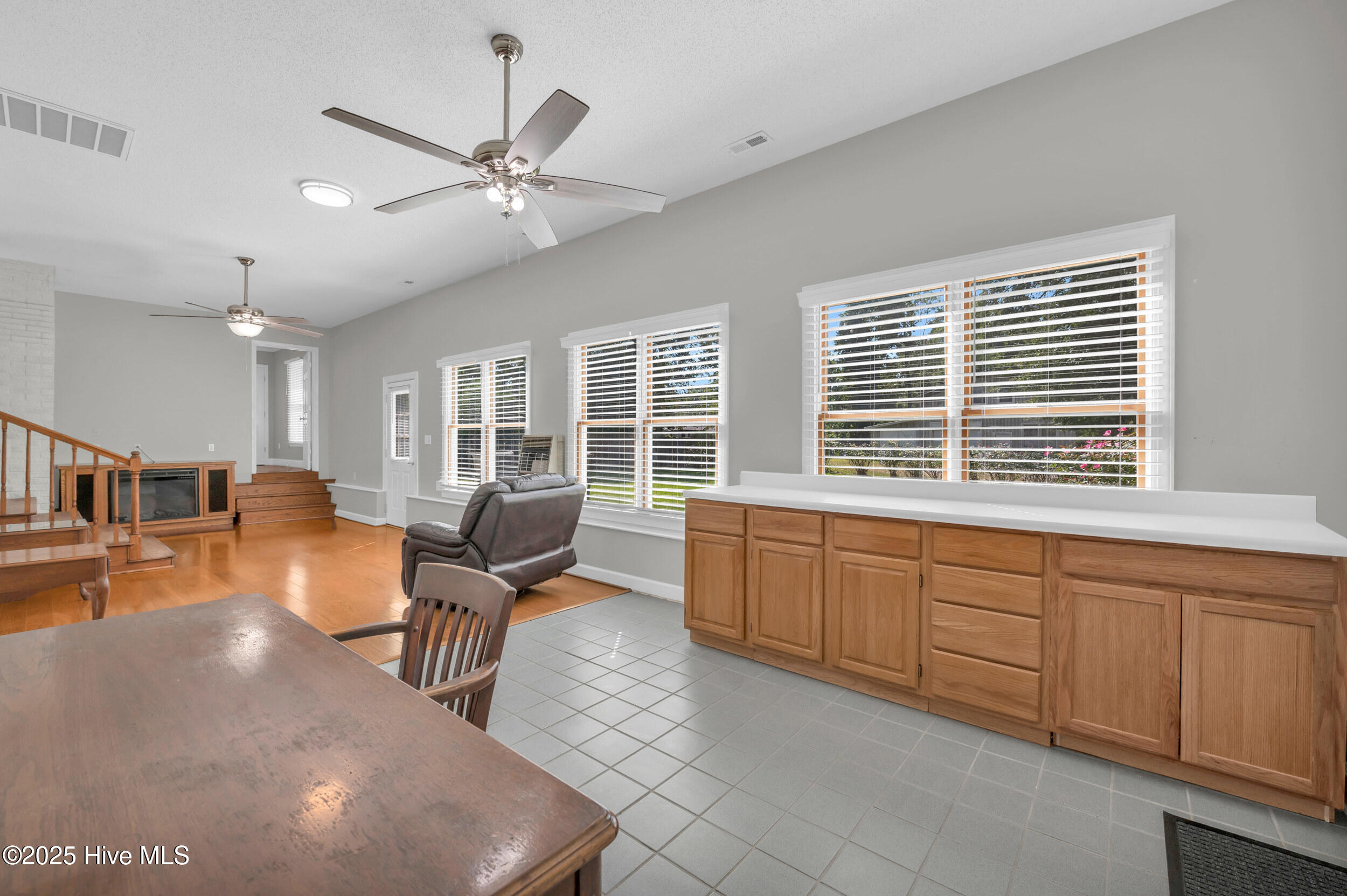 100532115 | Photo 30