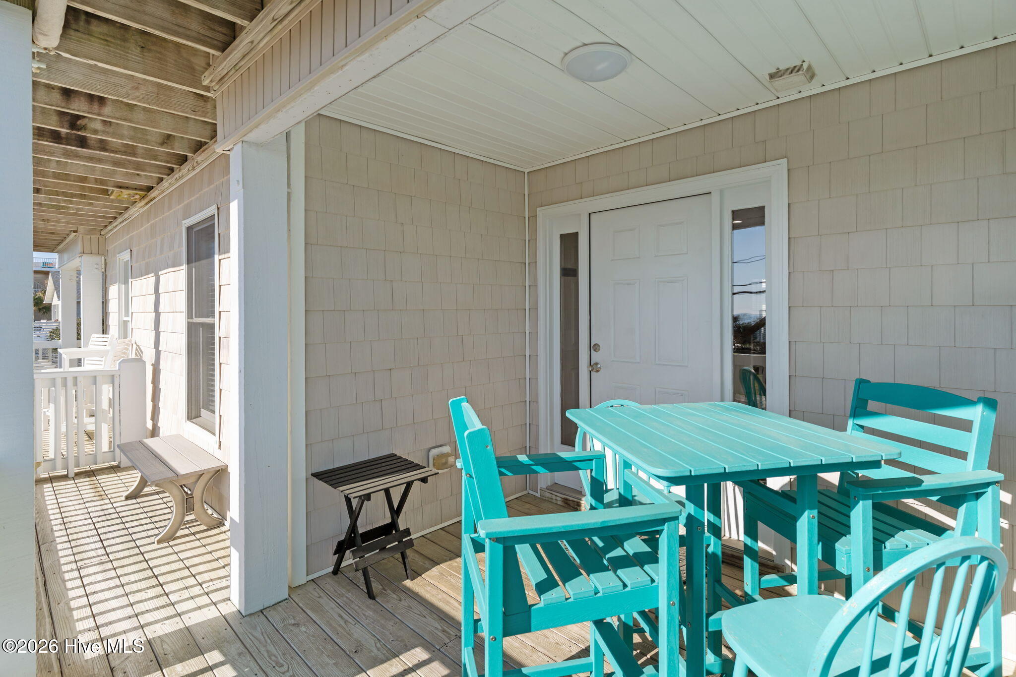 100563044 | Photo 43