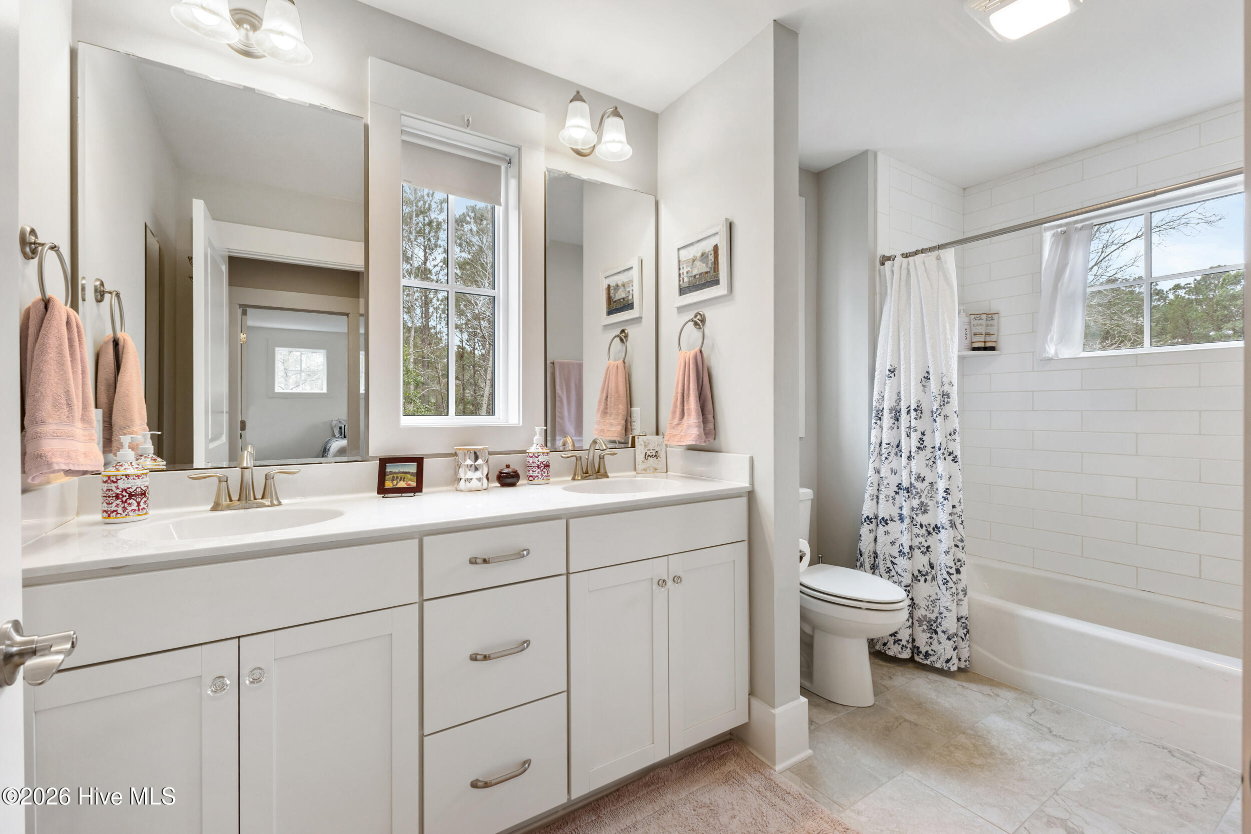 100558084 | Photo 28