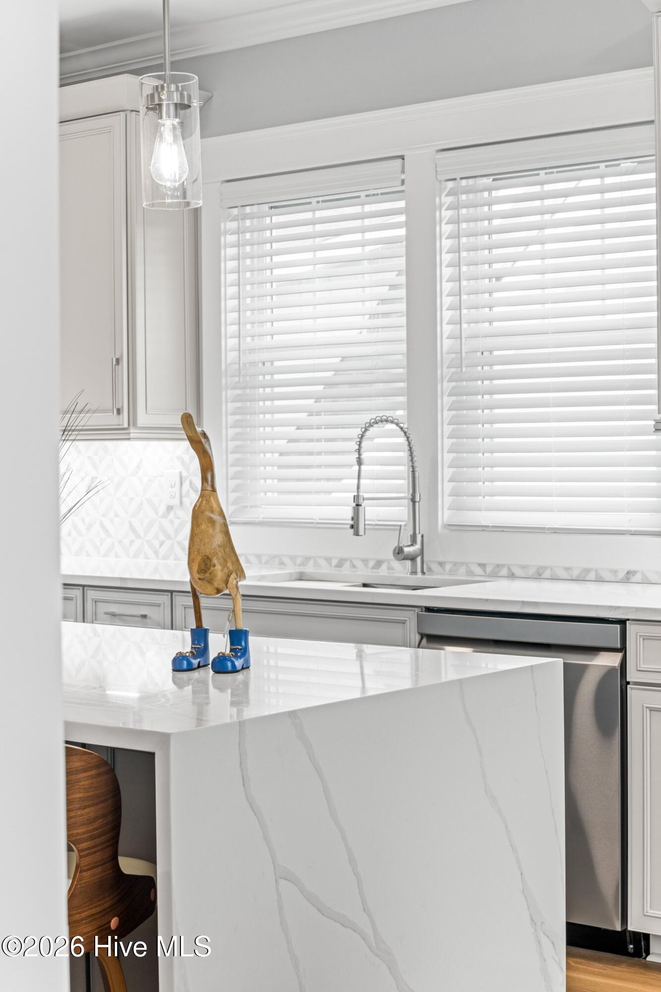 100558879 | Photo 15