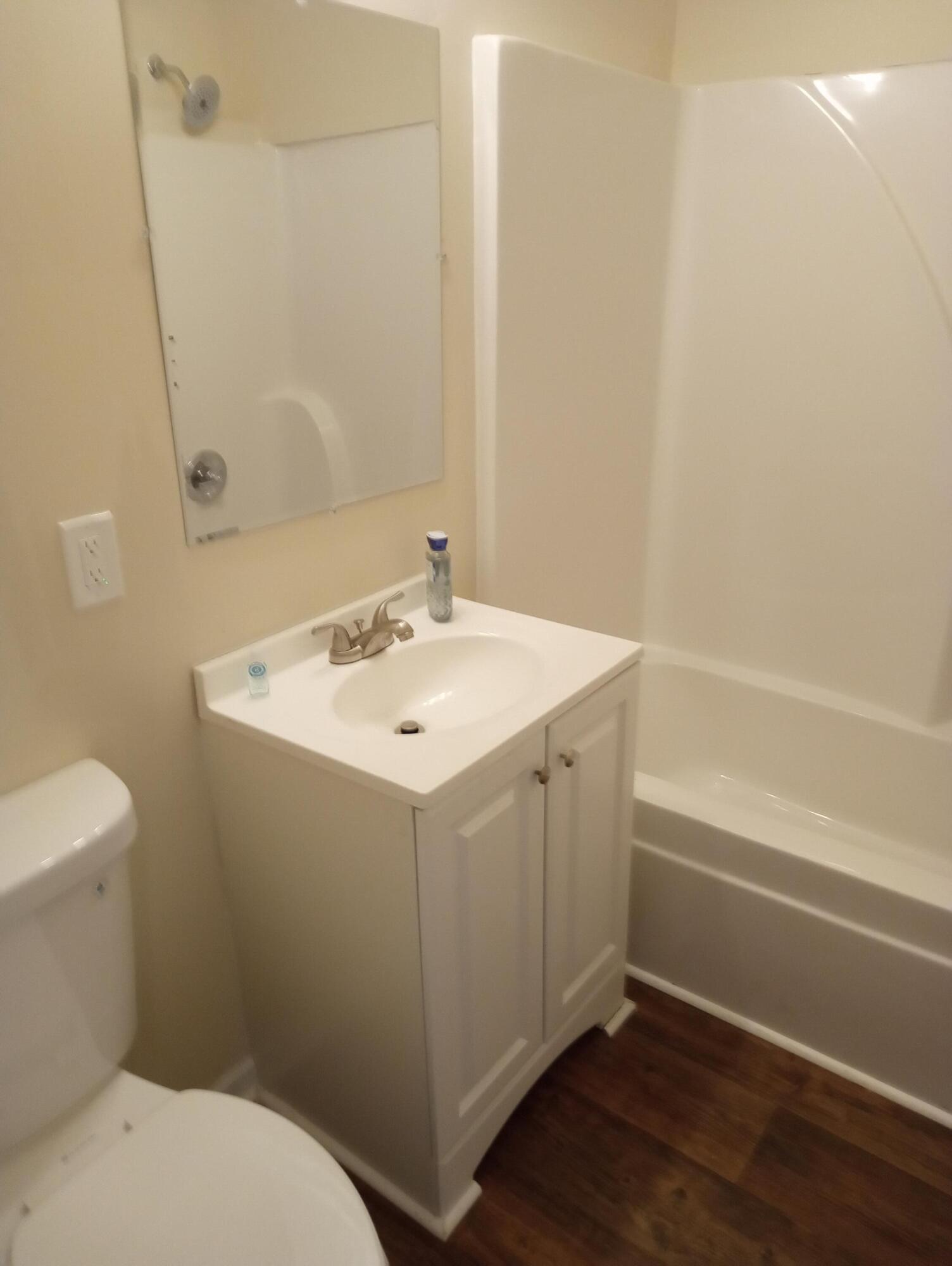 124 West St Picture Bathroom