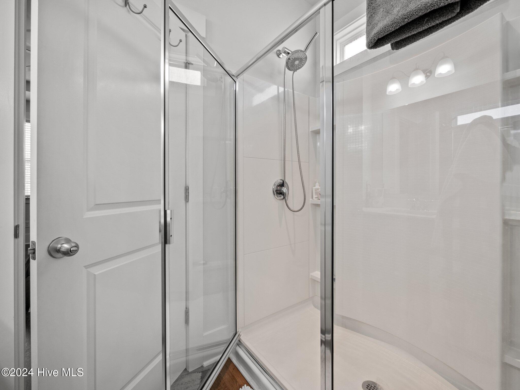 100562894 | Photo 38