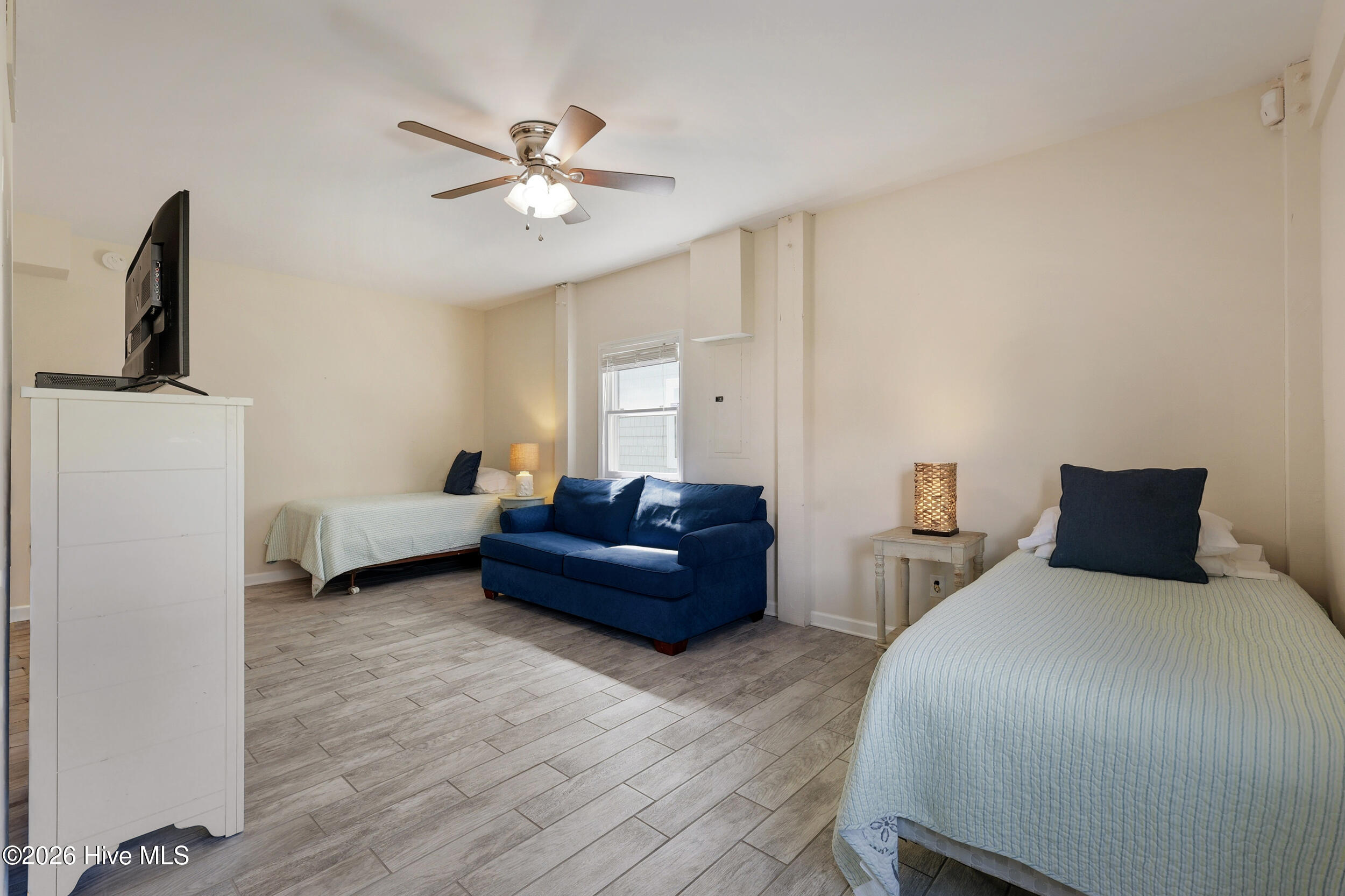 100561472 | Photo 39