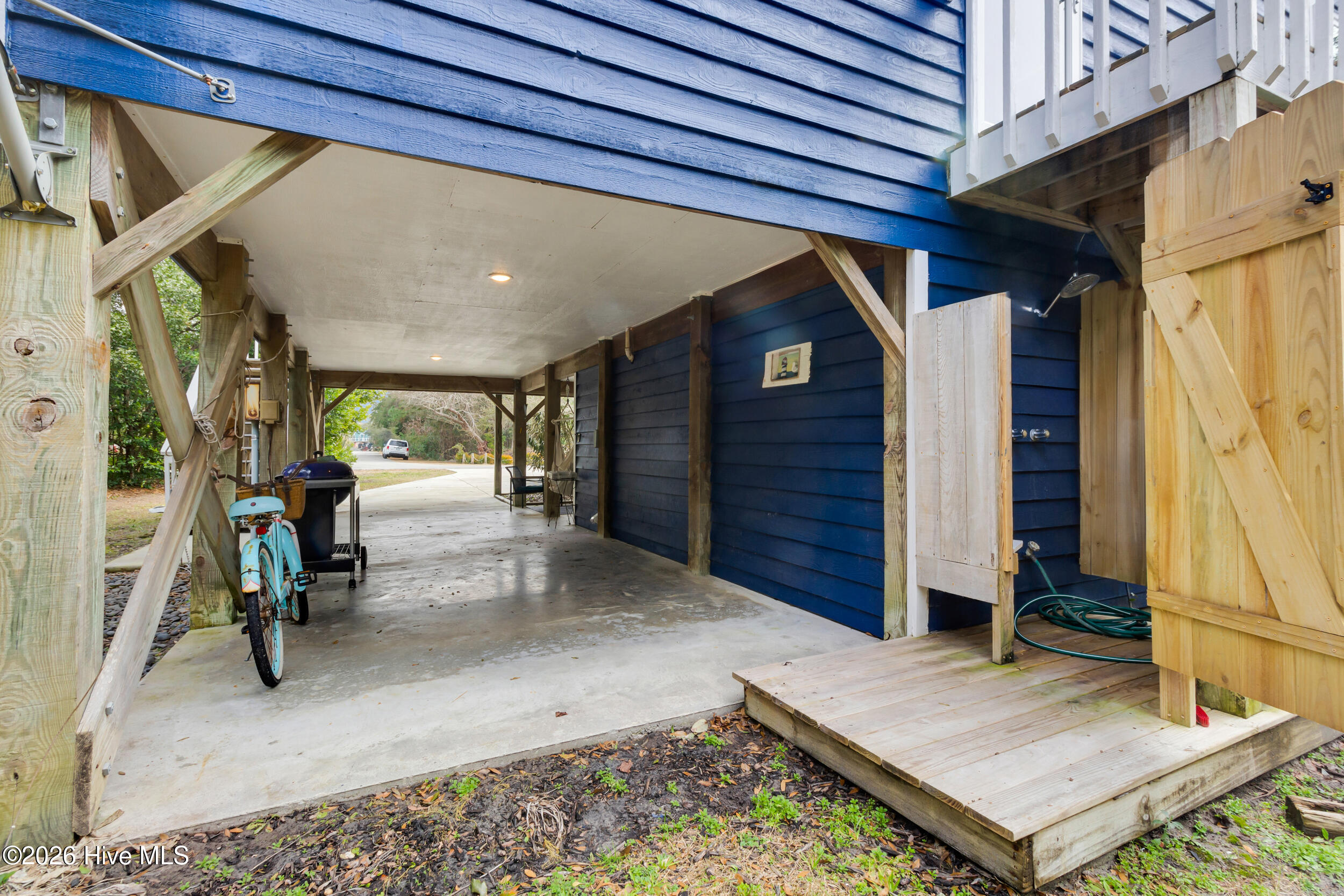 100557877 | Photo 33