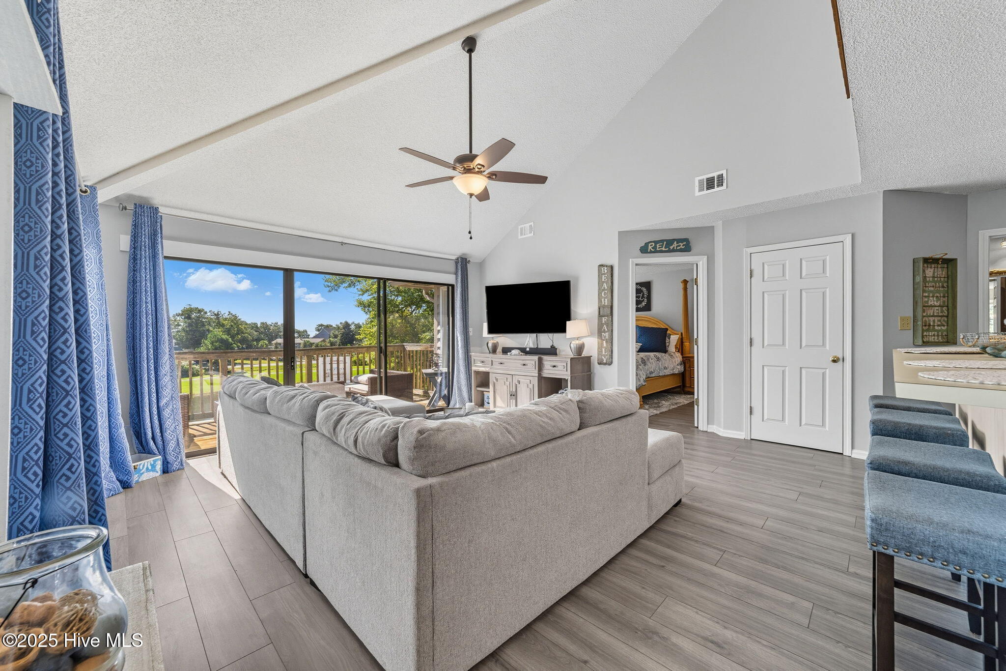 100534962 | Photo 16