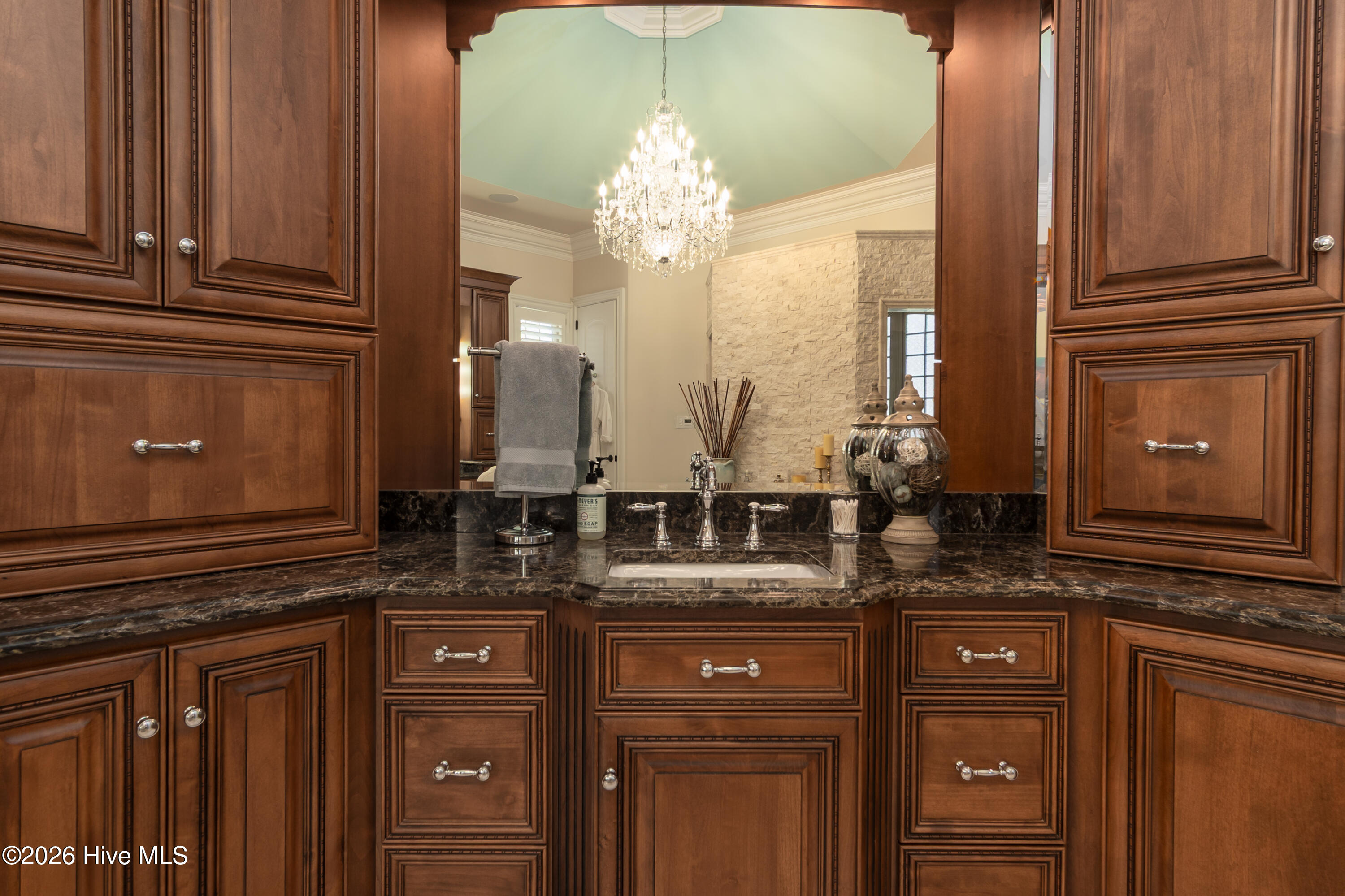 100550947 | Photo 41