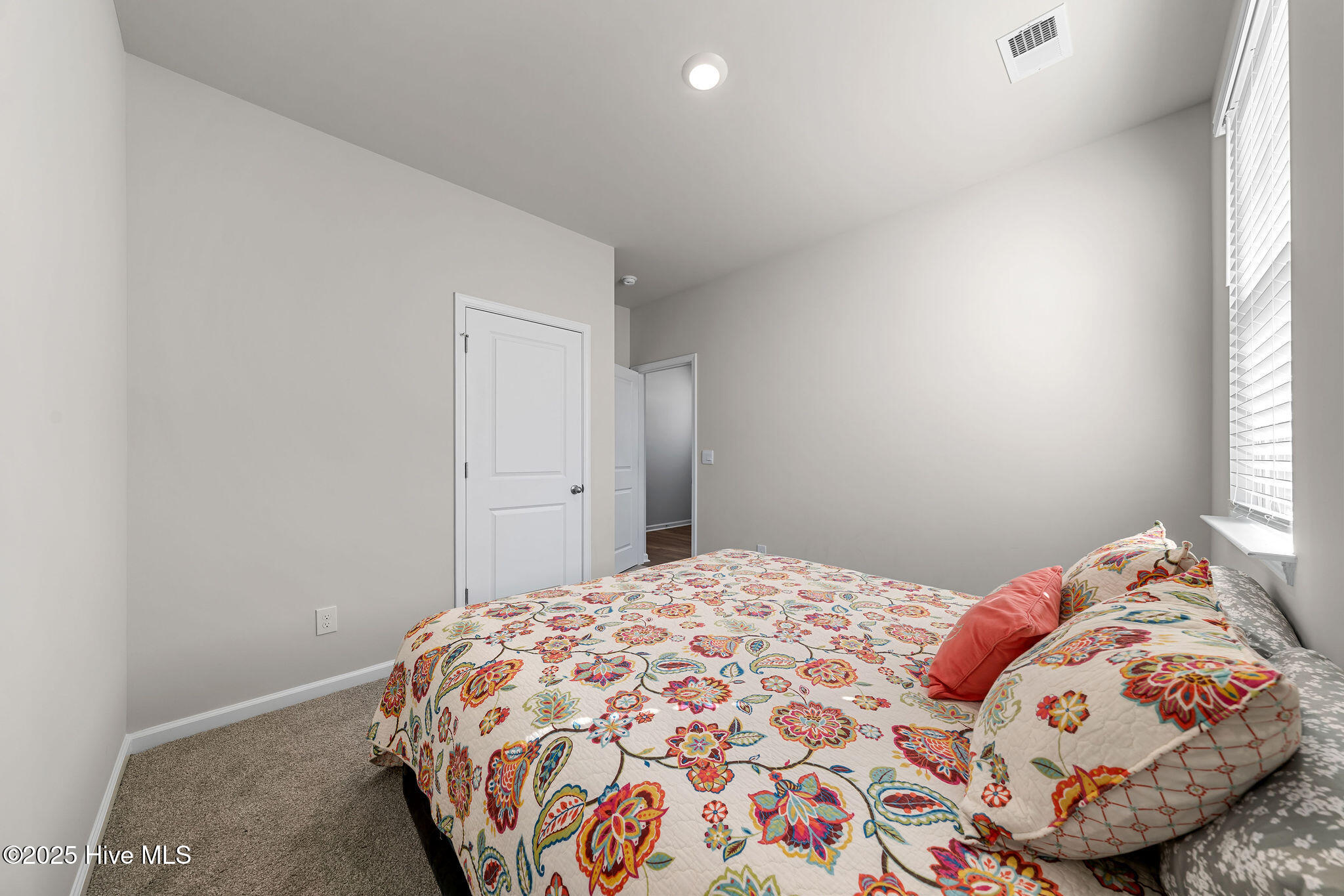 100539912 | Photo 14