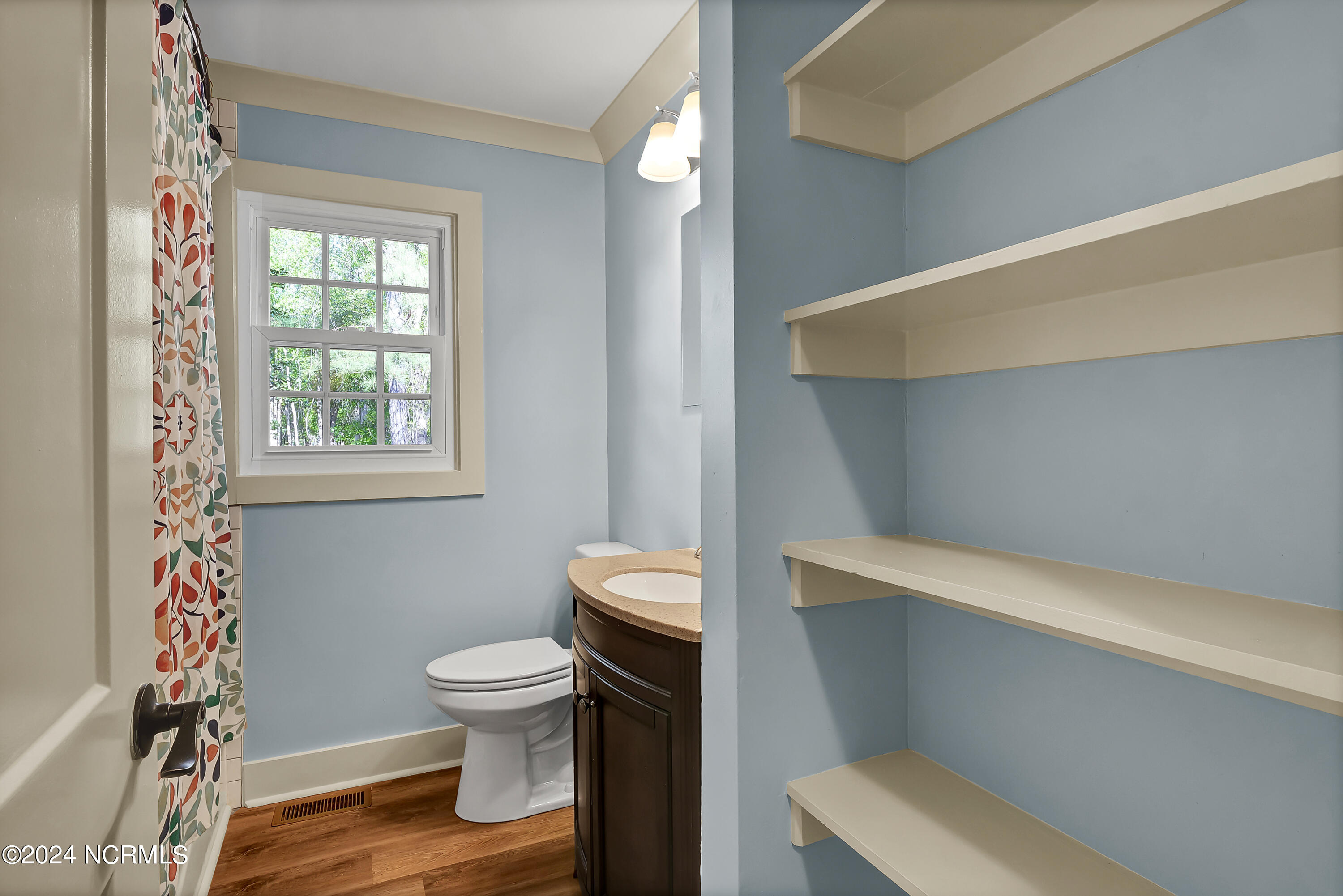 100515683 | Photo 13