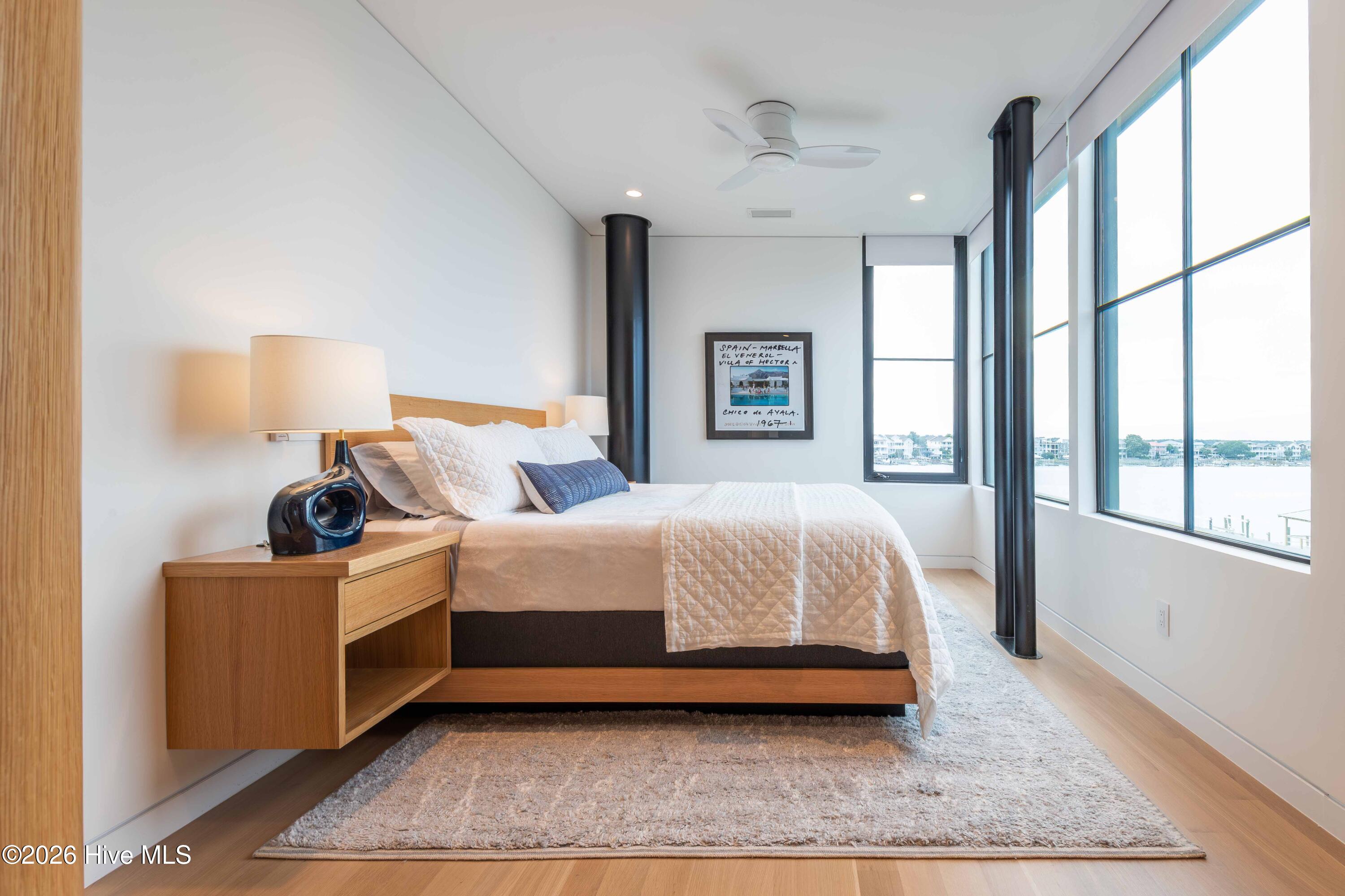 100554163 | Photo 23