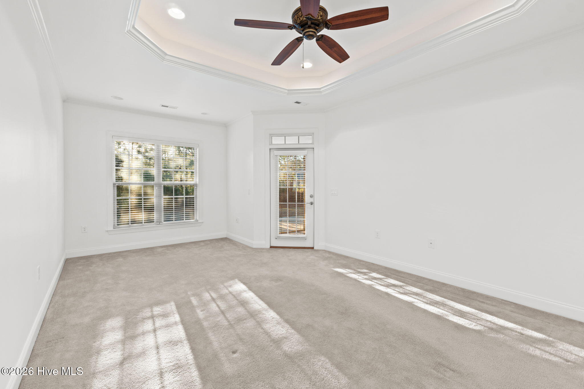 100547610 | Photo 18