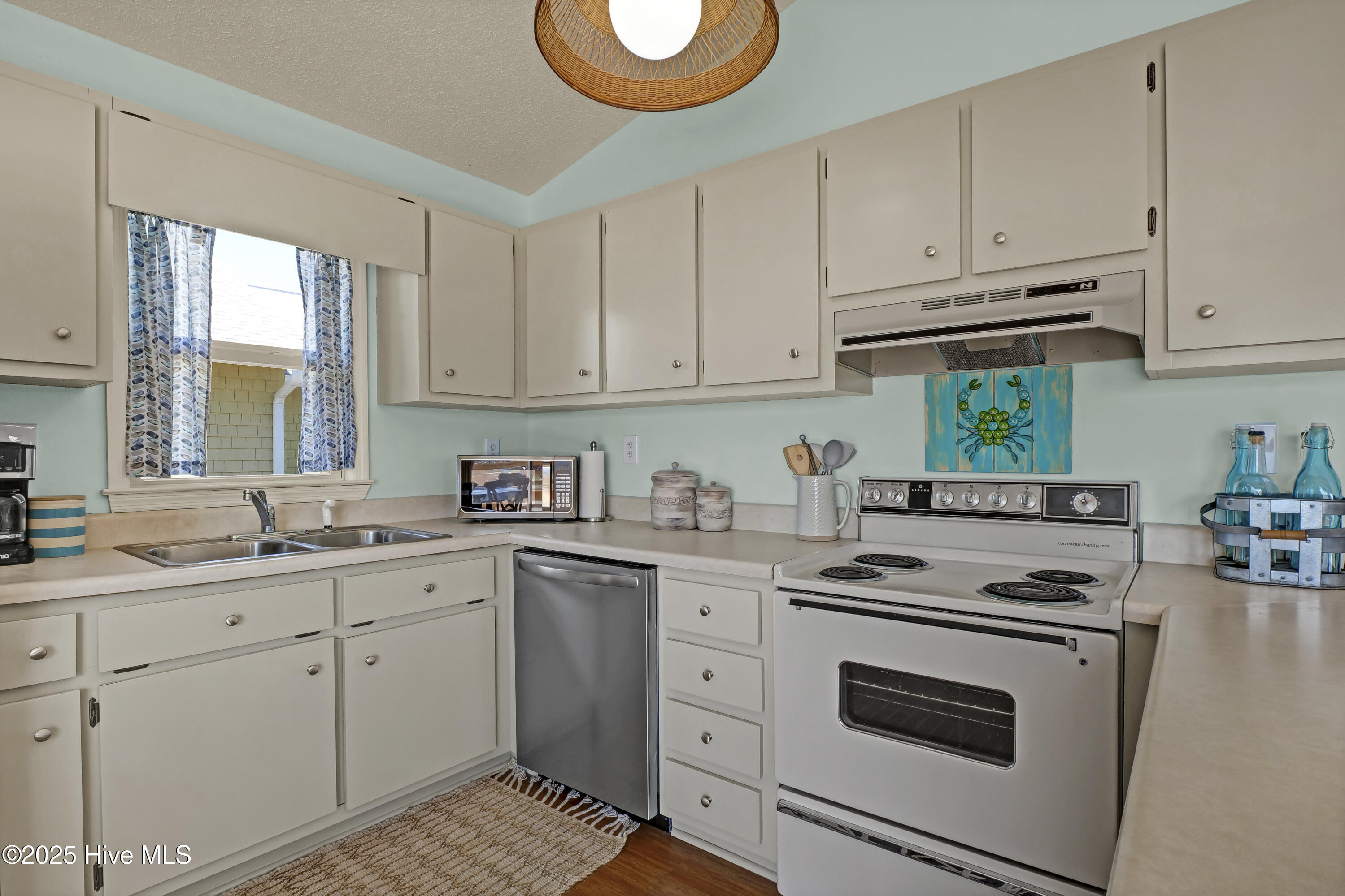 100524197 | Photo 27