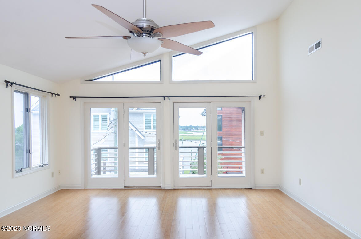 100568383 | Photo 19