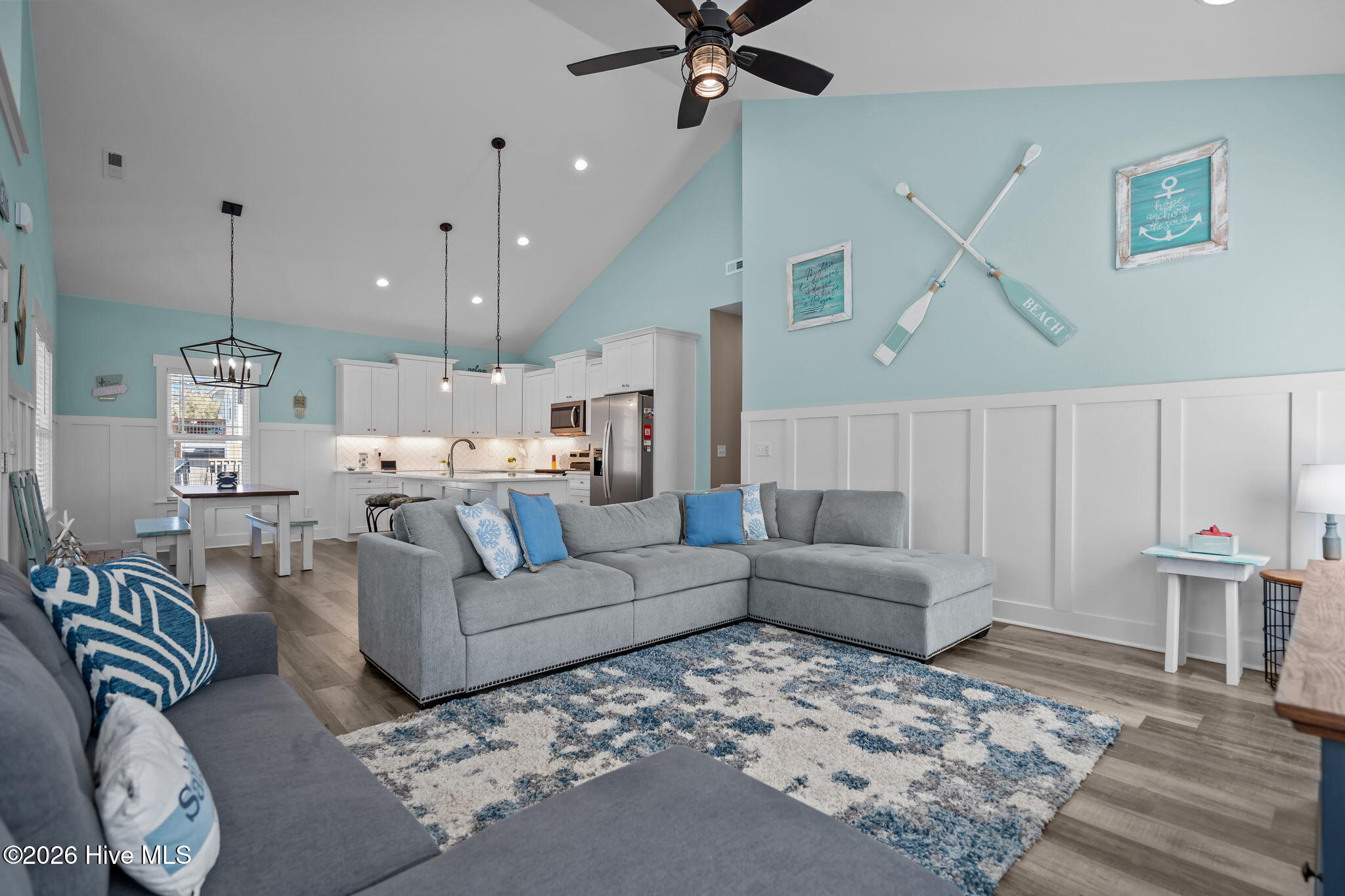 100552076 | Photo 15