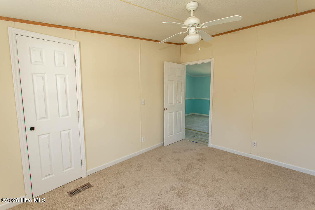 100549919 | Photo 24