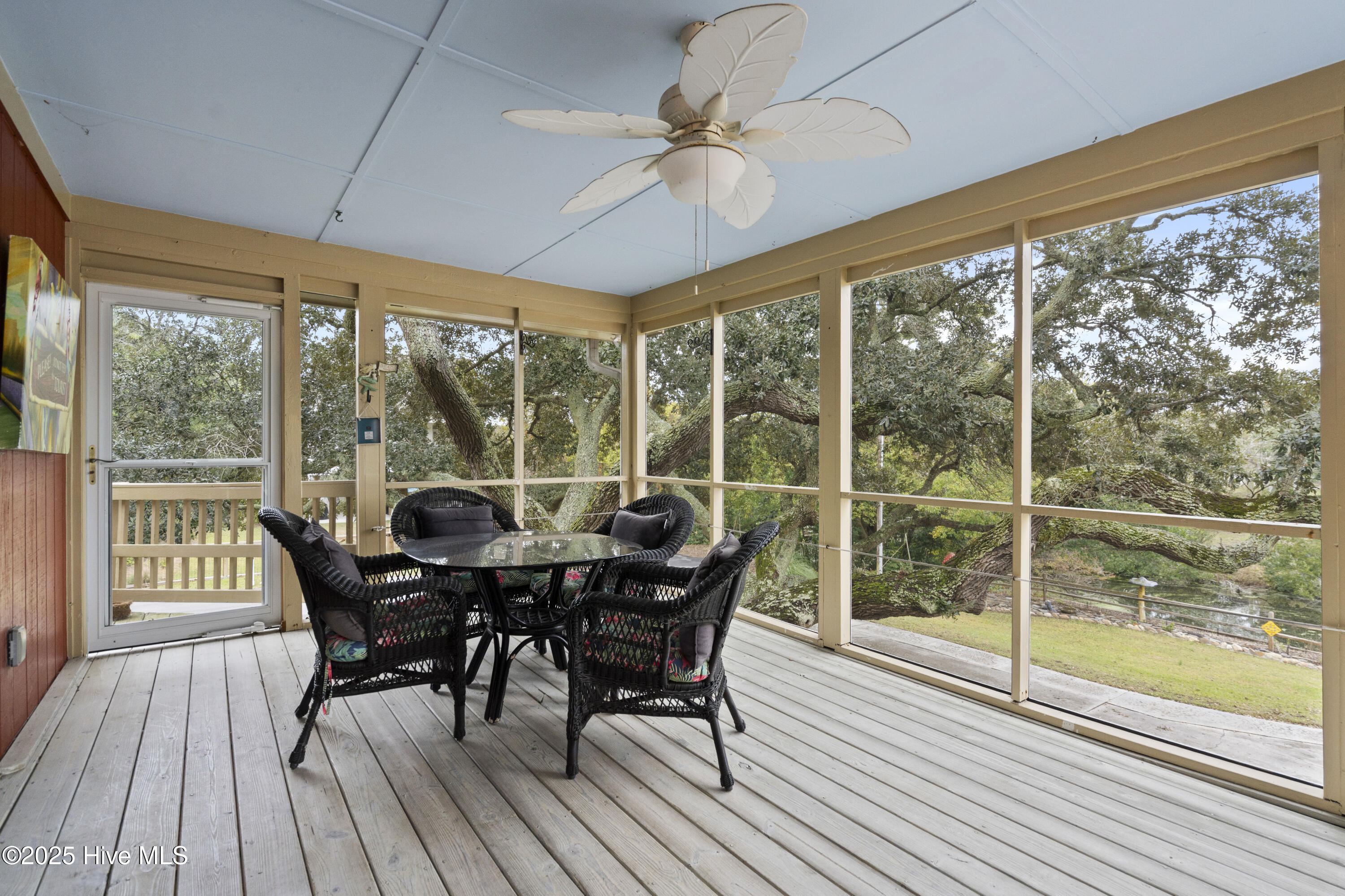 100540990 | Photo 74