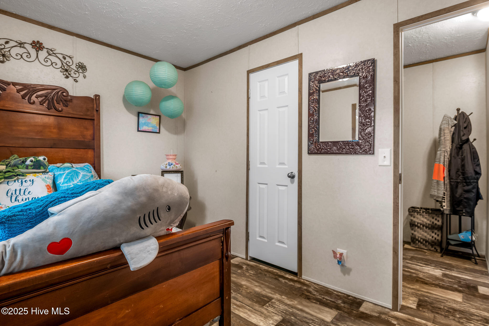 100524140 | Photo 26