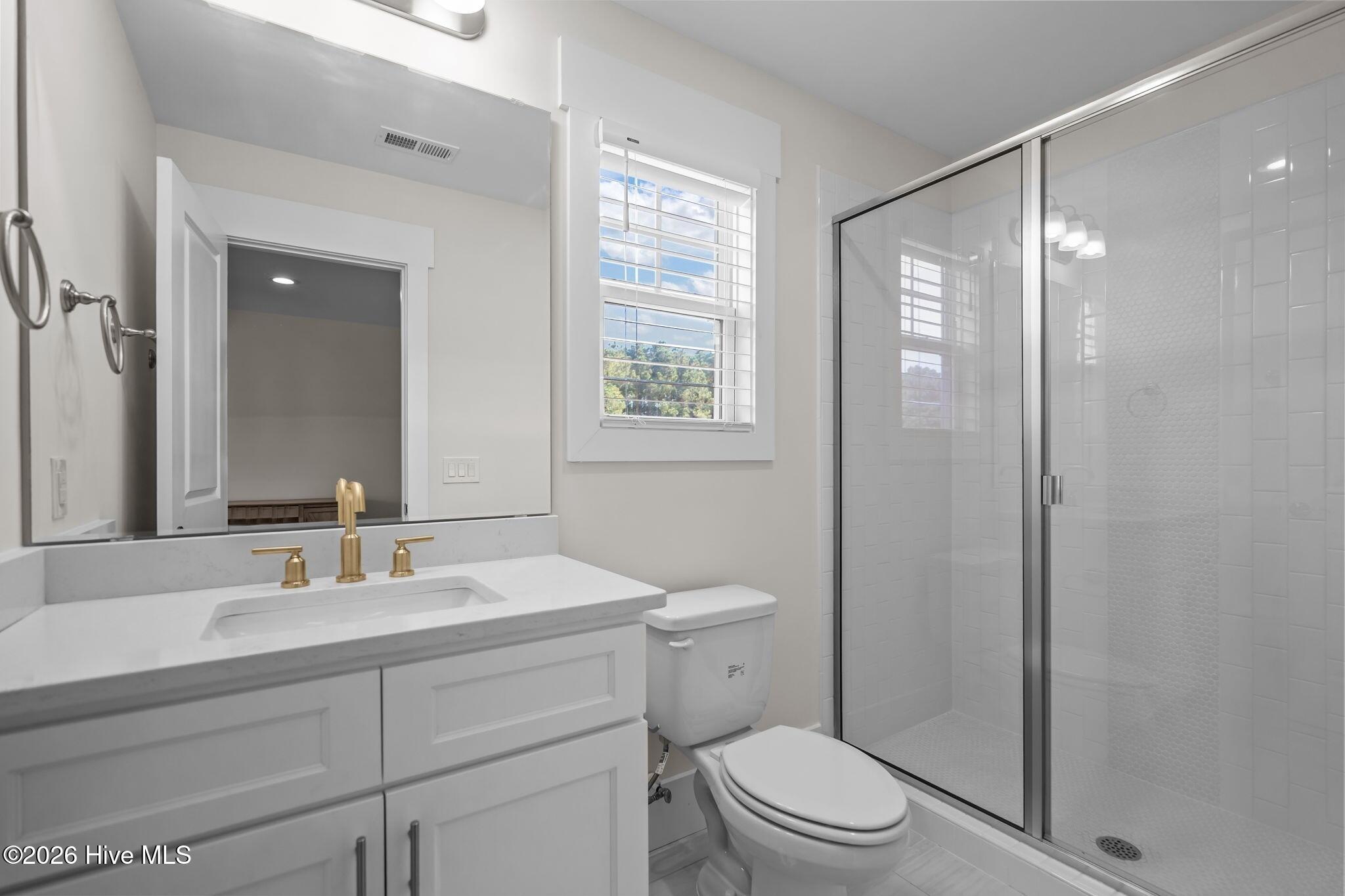 100543119 | Photo 40