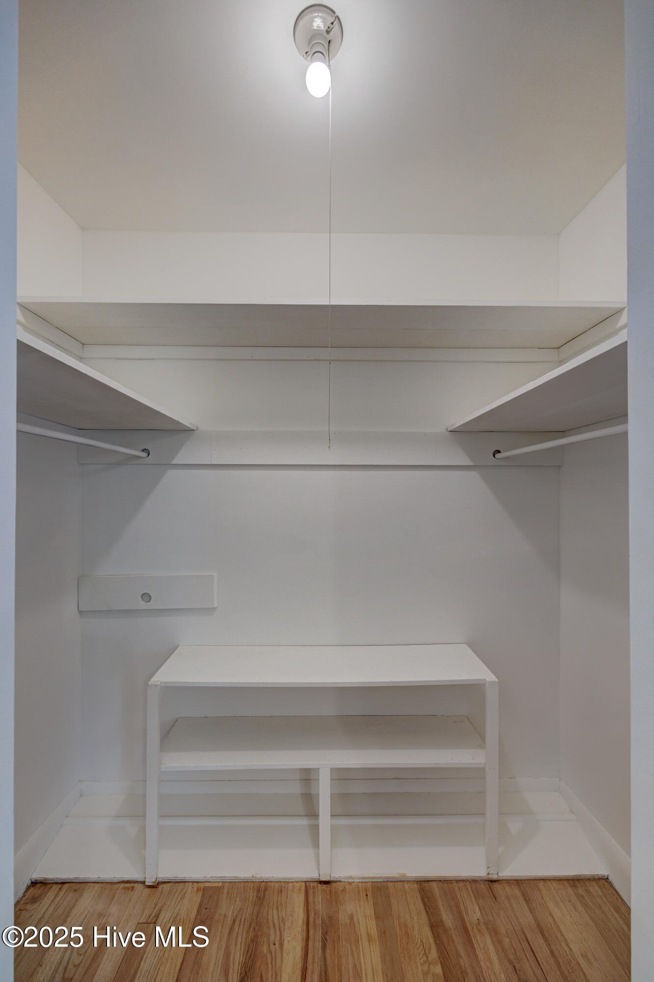 100531788 | Photo 57