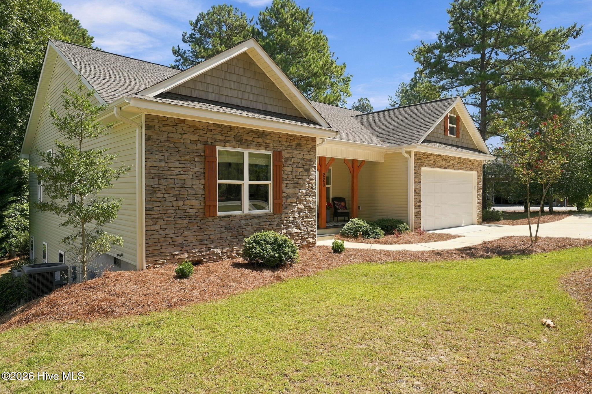 Photo 3 of Single family home for sale at 220 Sugar Pine Dr, Pinehurst, NC 28374 | MLS# 100557072 | Listing updated on 2026-09-19