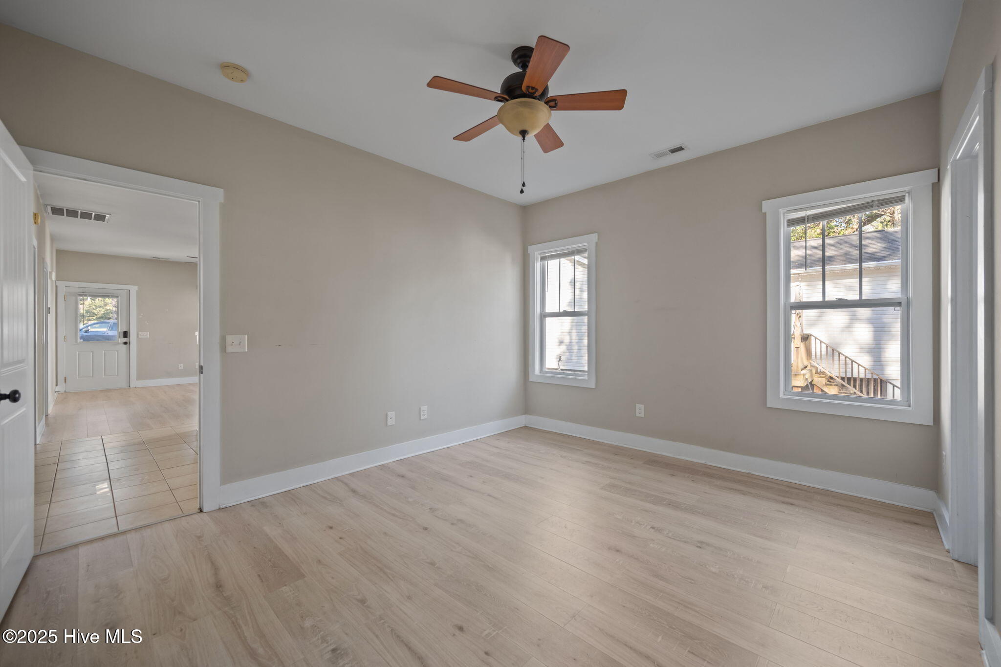 100544828 | Photo 35