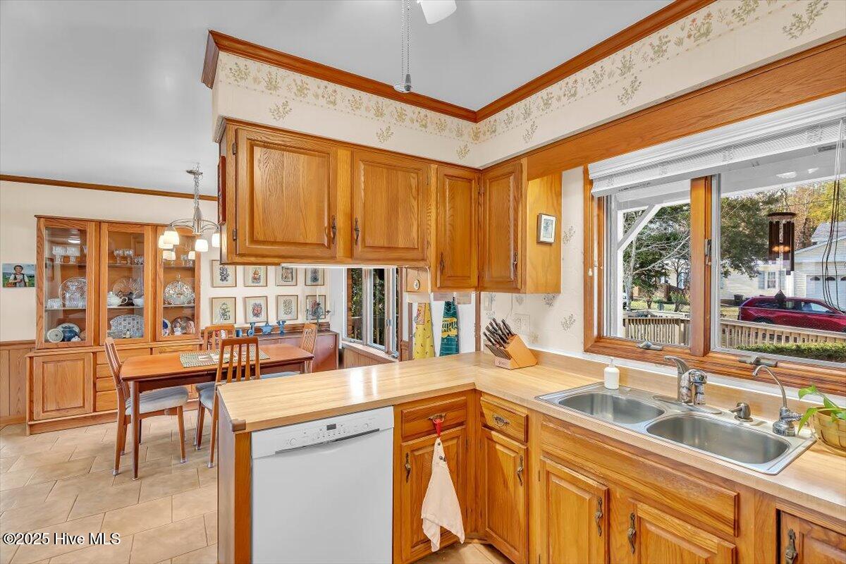 100546350 | Photo 21